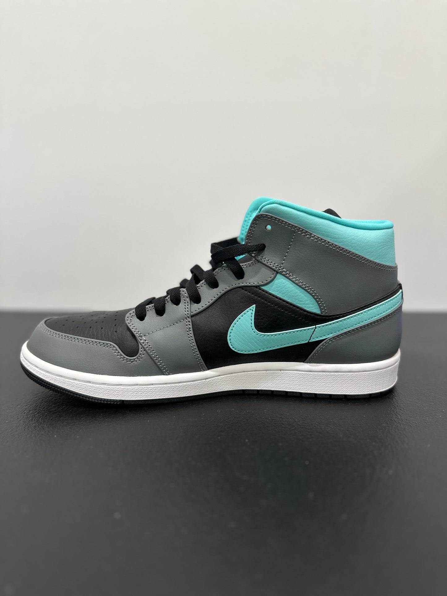 Jordan 1 Mid Grey Aqua