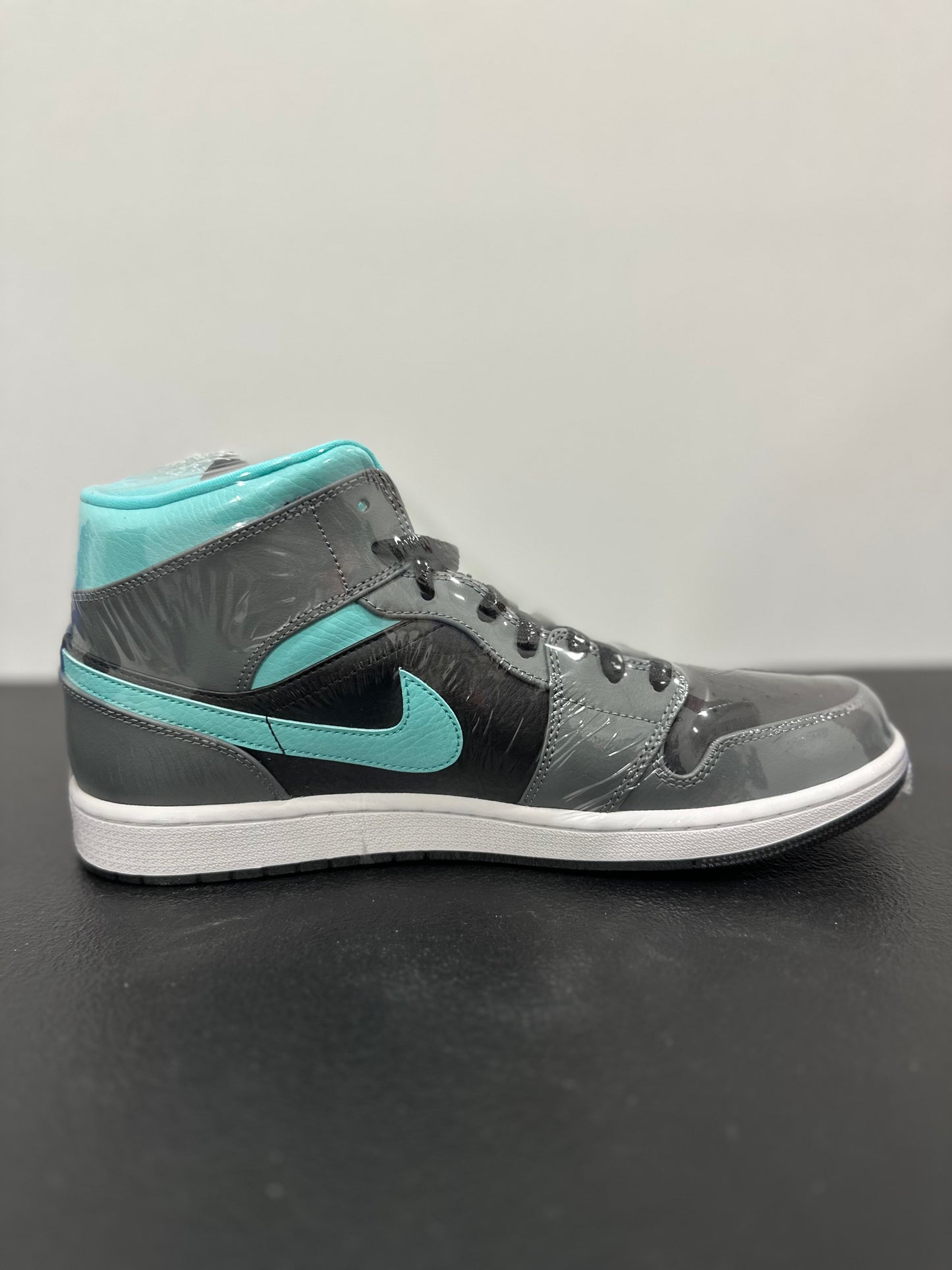 Jordan 1 Mid Grey Aqua