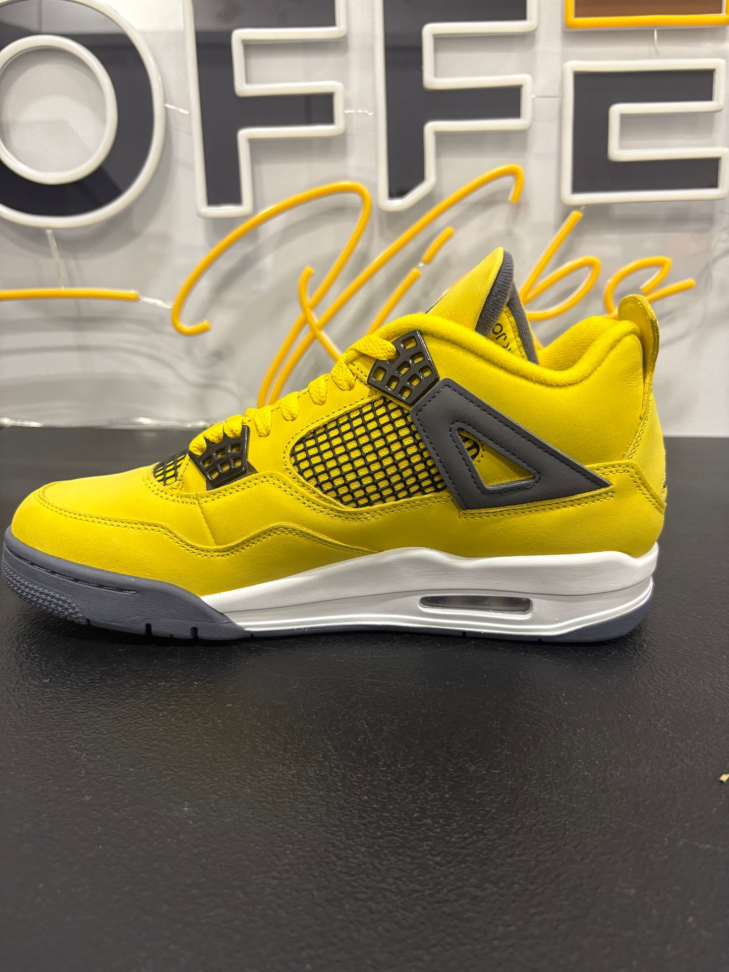 Jordan 4 Retro Lightning (2021)