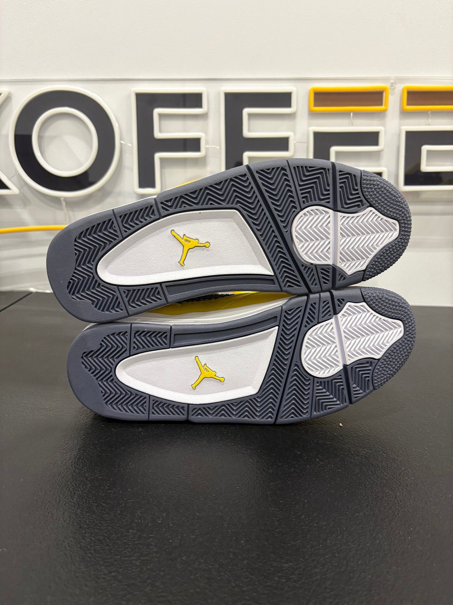 Jordan 4 Retro Lightning (2021)
