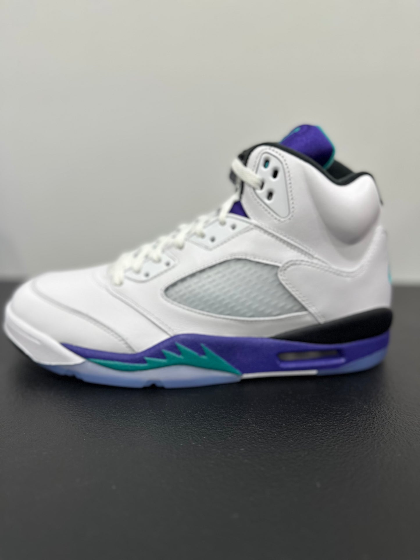 Jordan 5 Retro Grape (2025)