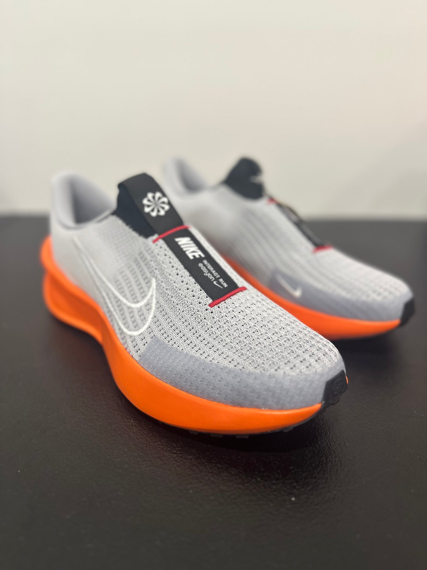Nike Interact Run EasyOn Wolf Grey Safety Orange University Red White
