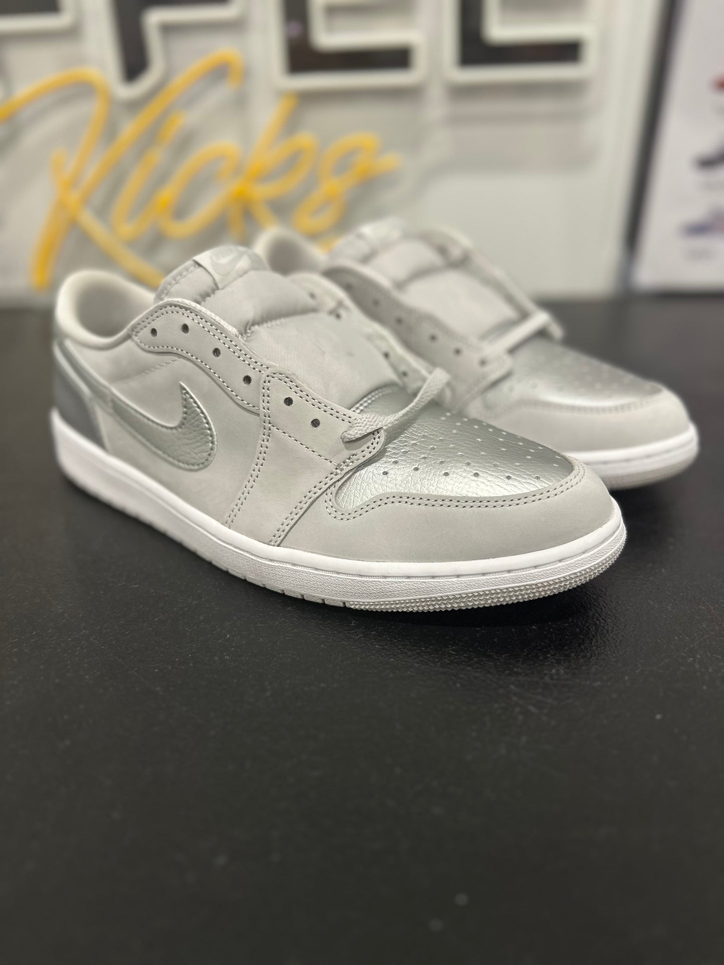 Jordan 1 Low OG Metallic Silver