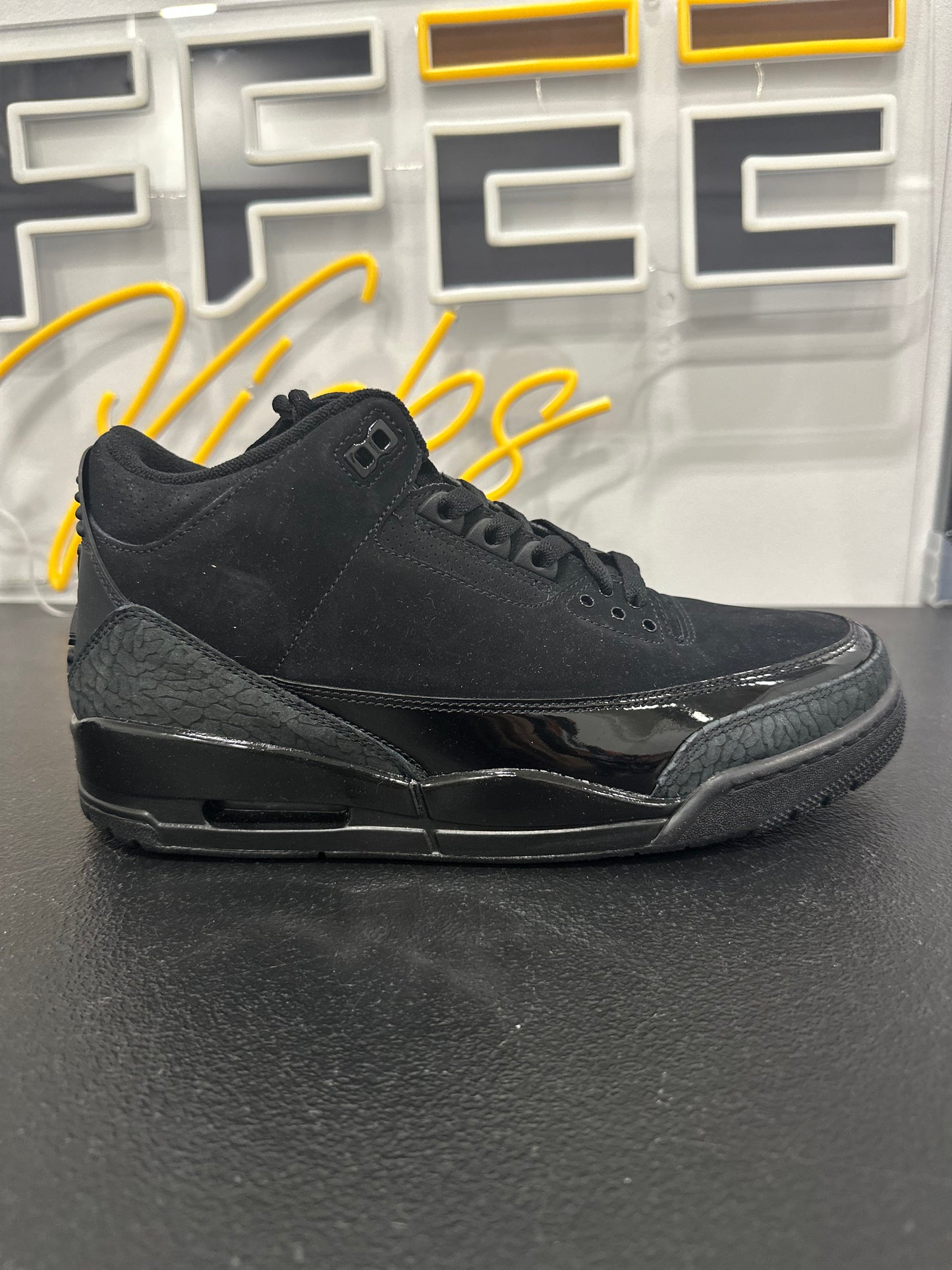 Jordan 3 Retro Black Cat (2025)