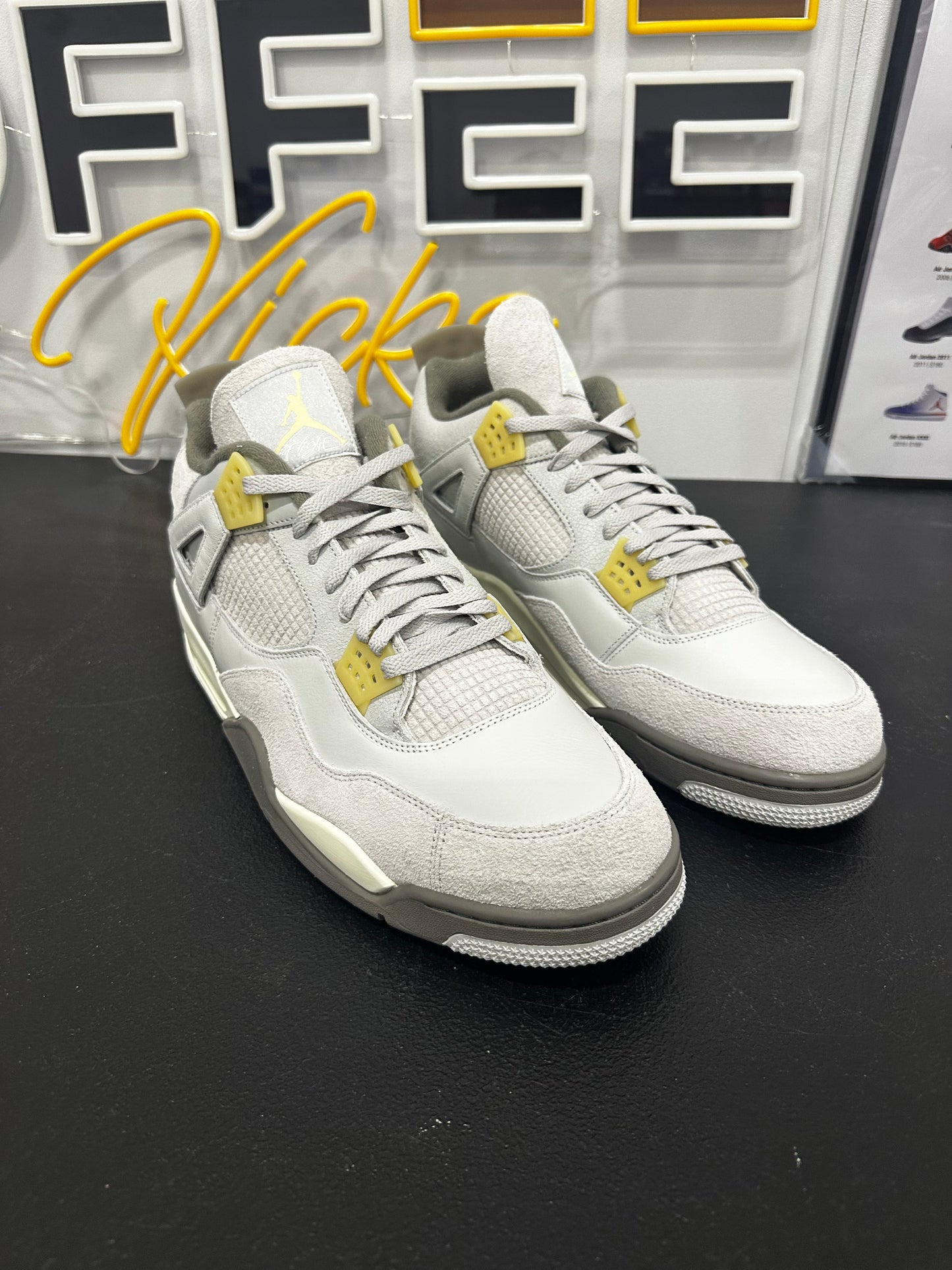 Jordan 4 Retro SE Craft Photon Dust