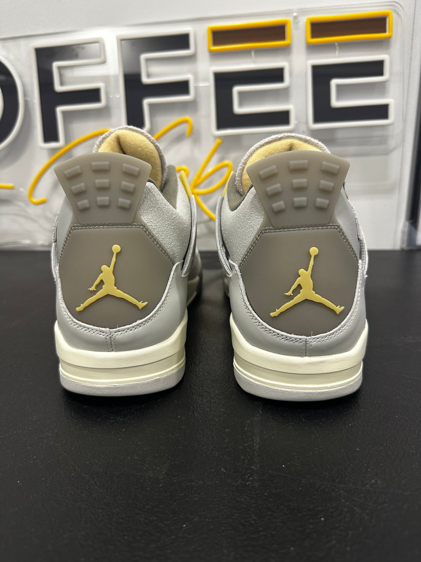Jordan 4 Retro SE Craft Photon Dust