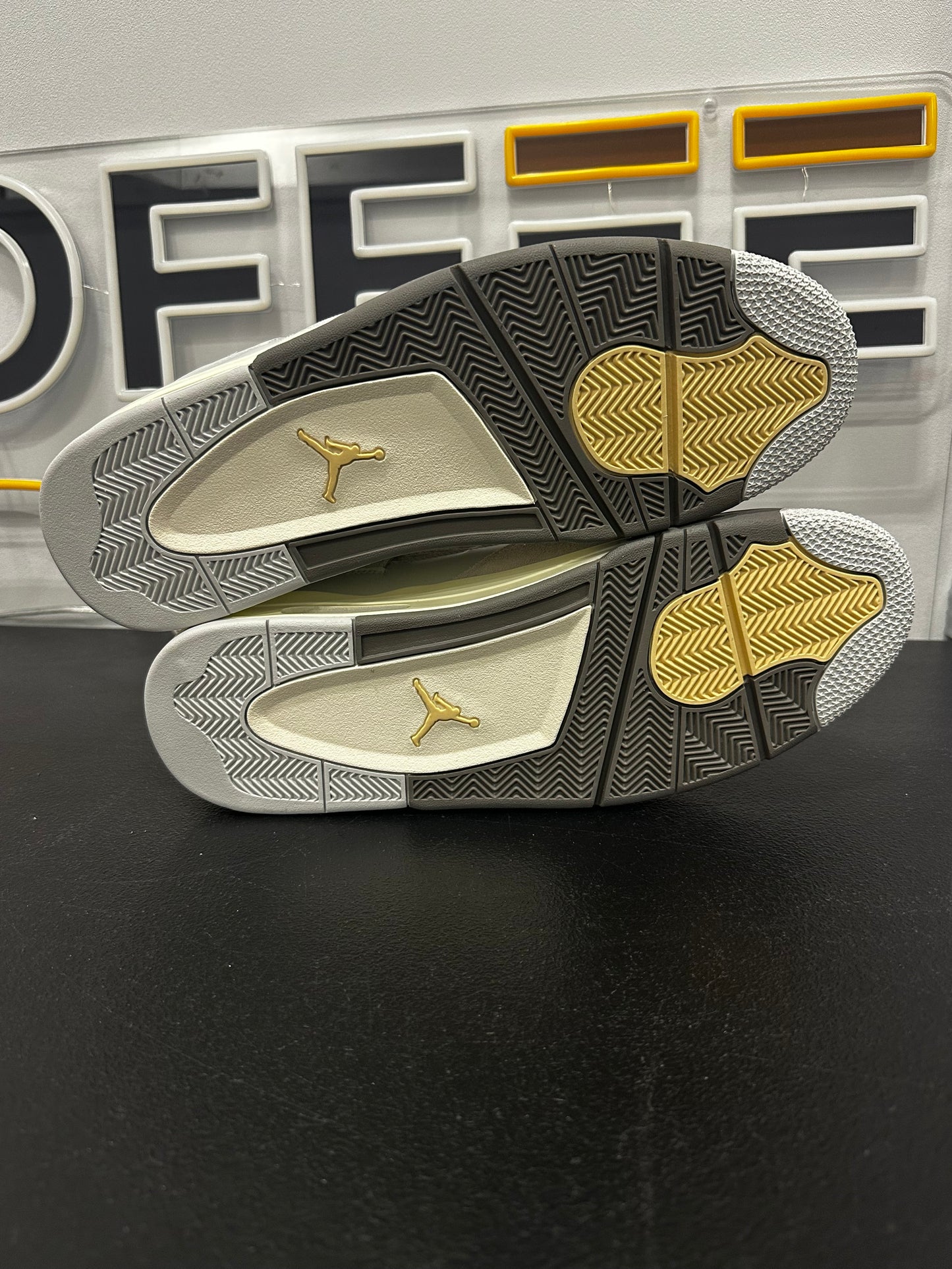 Jordan 4 Retro SE Craft Photon Dust