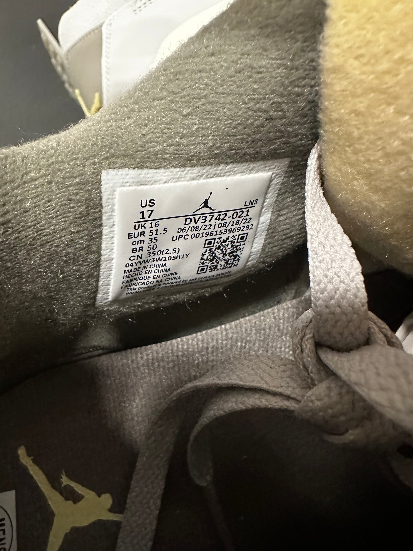 Jordan 4 Retro SE Craft Photon Dust