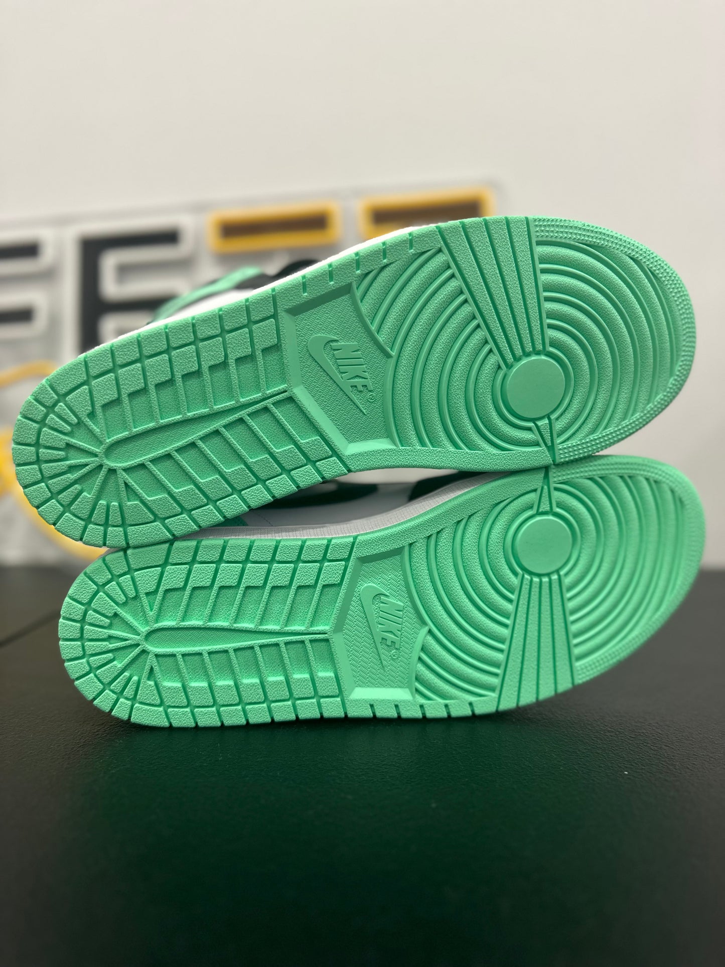 Jordan 1 Retro High OG Green Glow