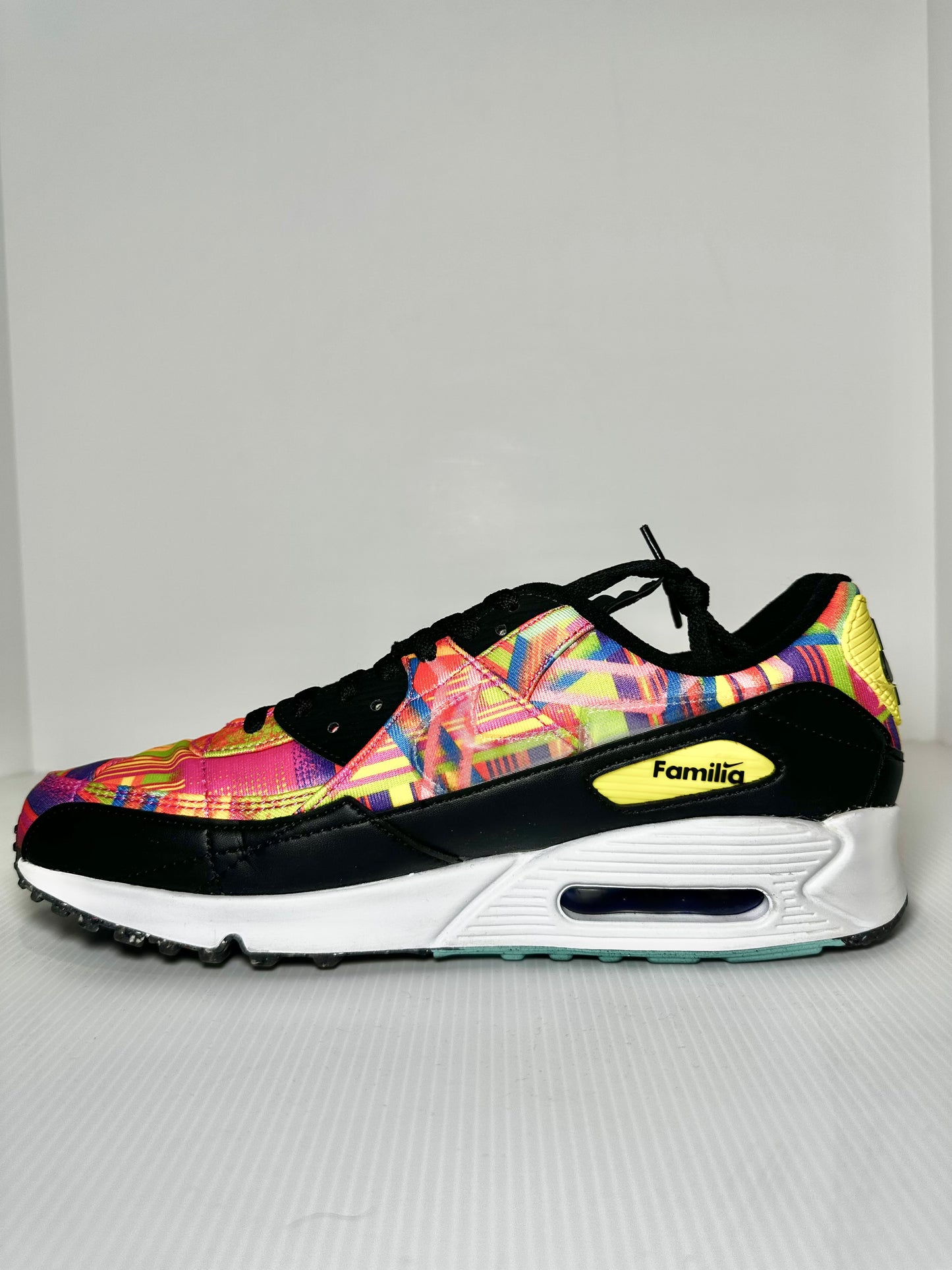 Preowned - Nike Air Max 90/LHM "Familia" - Multi-color/Fire Pink/Black