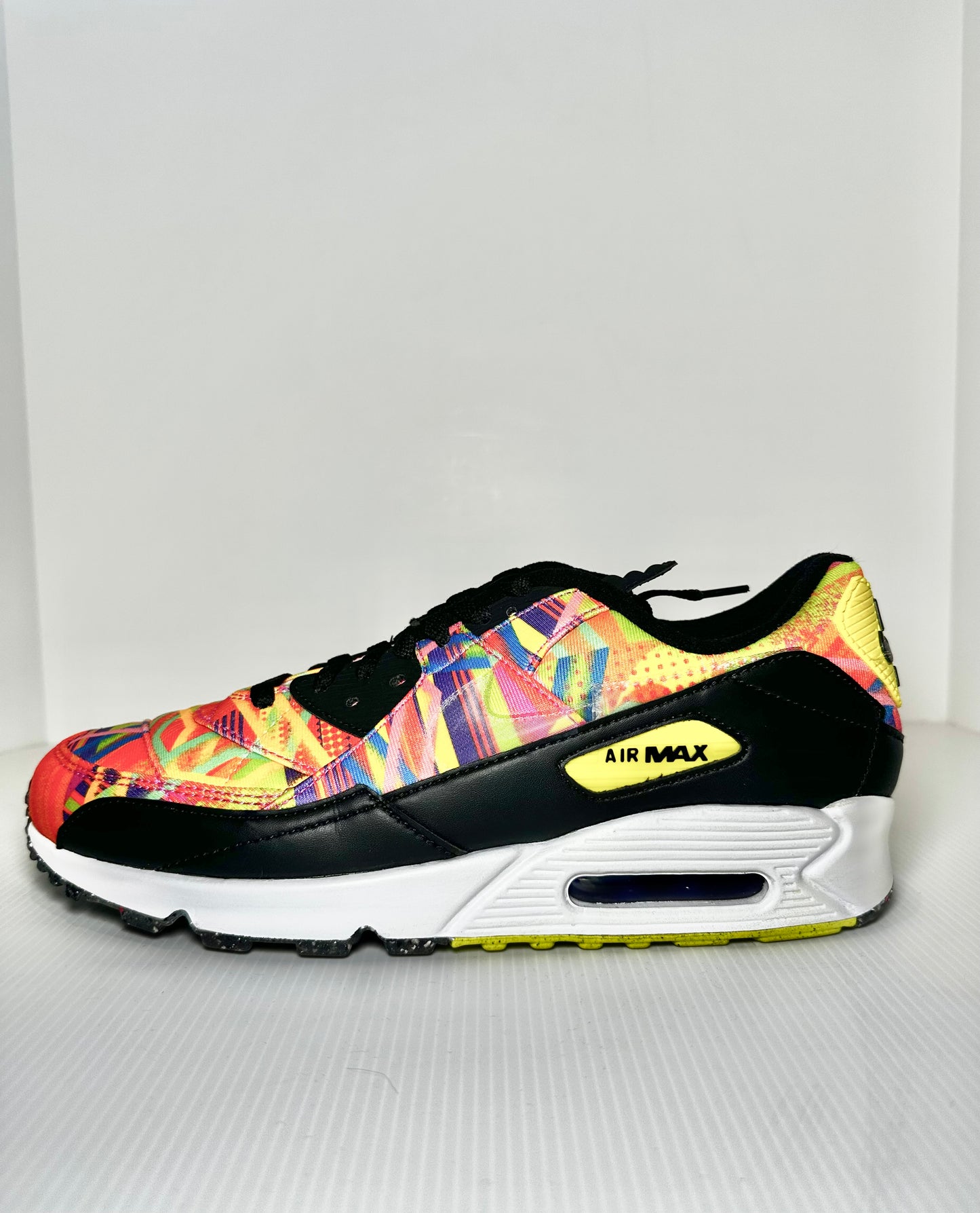 Preowned - Nike Air Max 90/LHM "Familia" - Multi-color/Fire Pink/Black