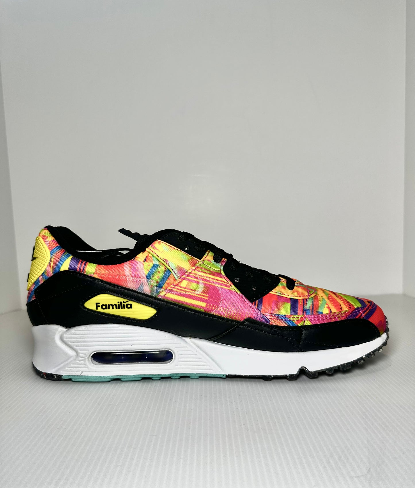 Preowned - Nike Air Max 90/LHM "Familia" - Multi-color/Fire Pink/Black