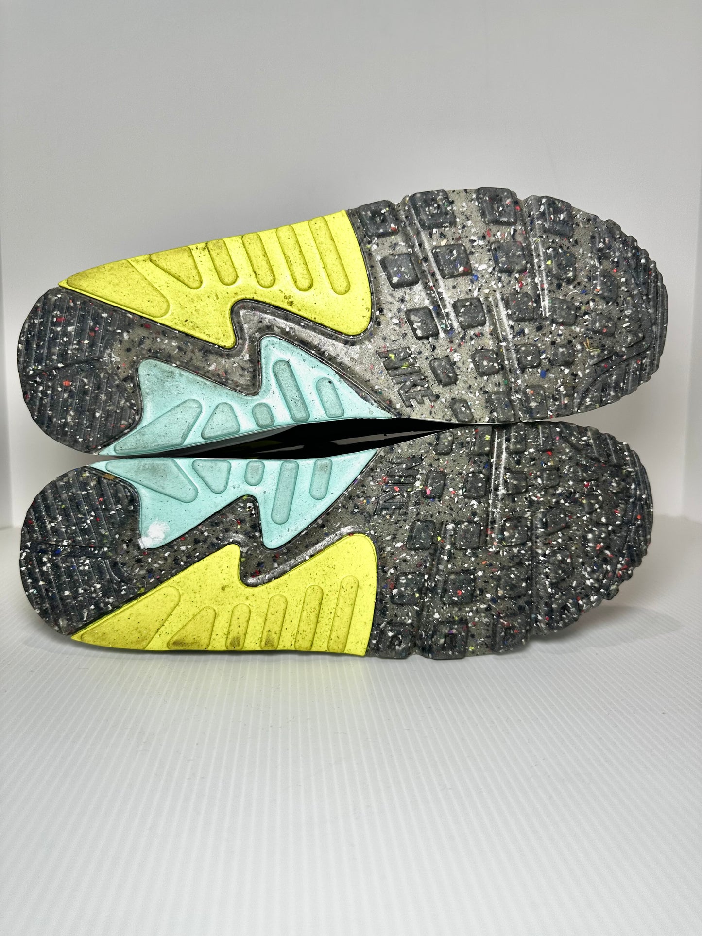 Preowned - Nike Air Max 90/LHM "Familia" - Multi-color/Fire Pink/Black