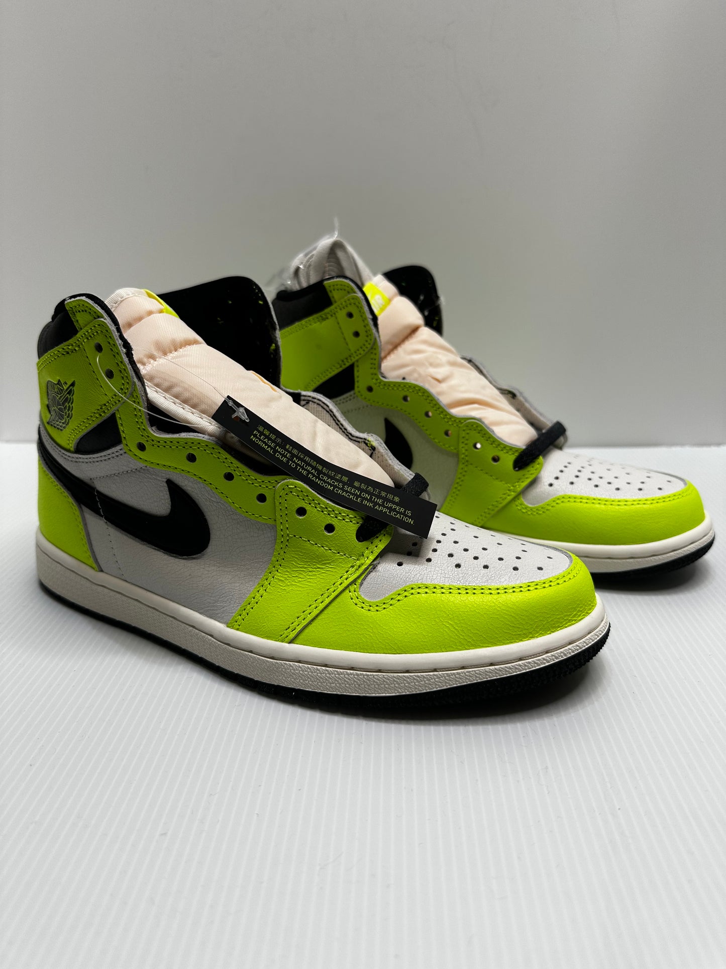 Air Jordan 1 Retro High OG Visionaire - Volt/Black/Sail