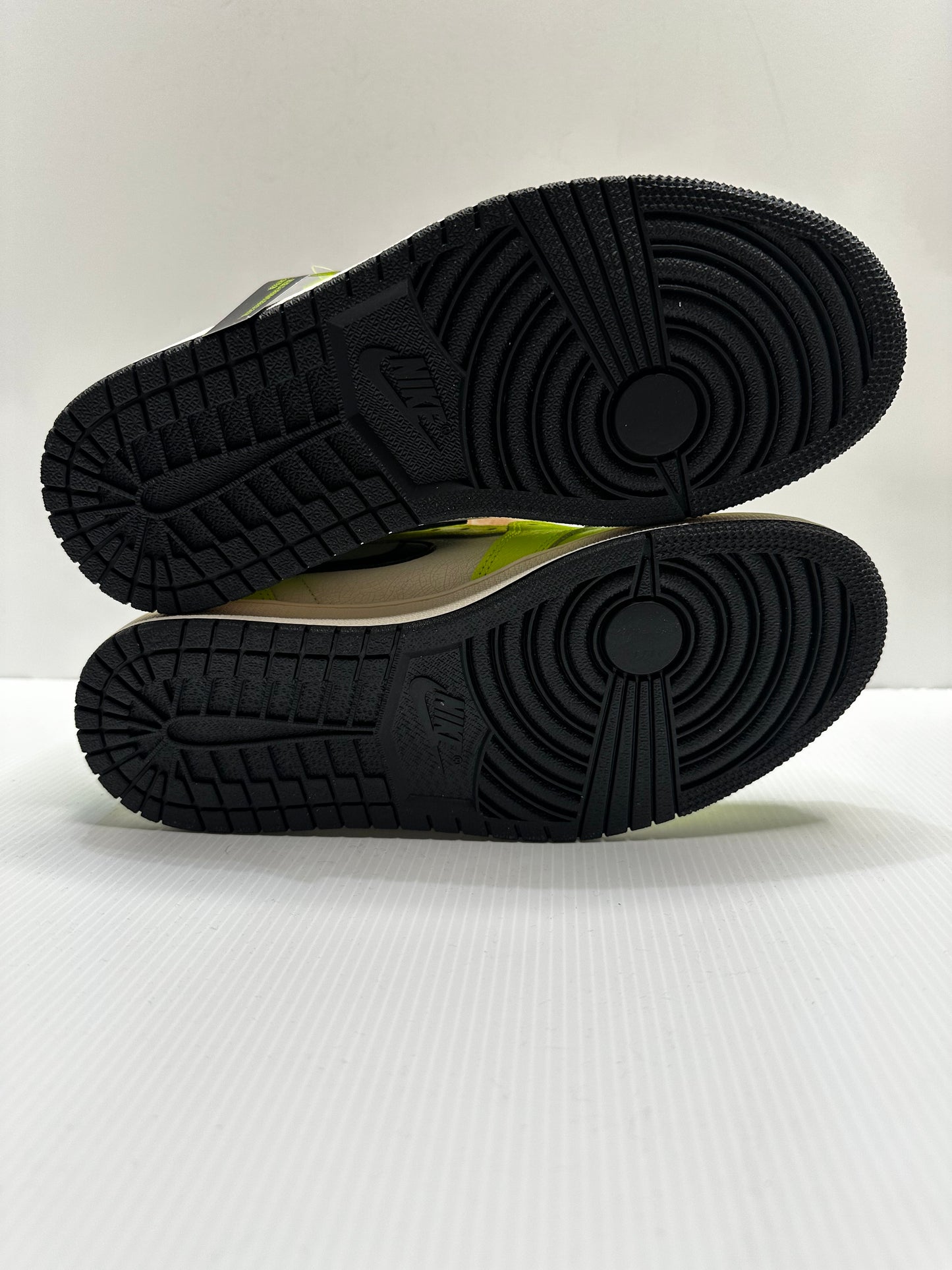Air Jordan 1 Retro High OG Visionaire - Volt/Black/Sail
