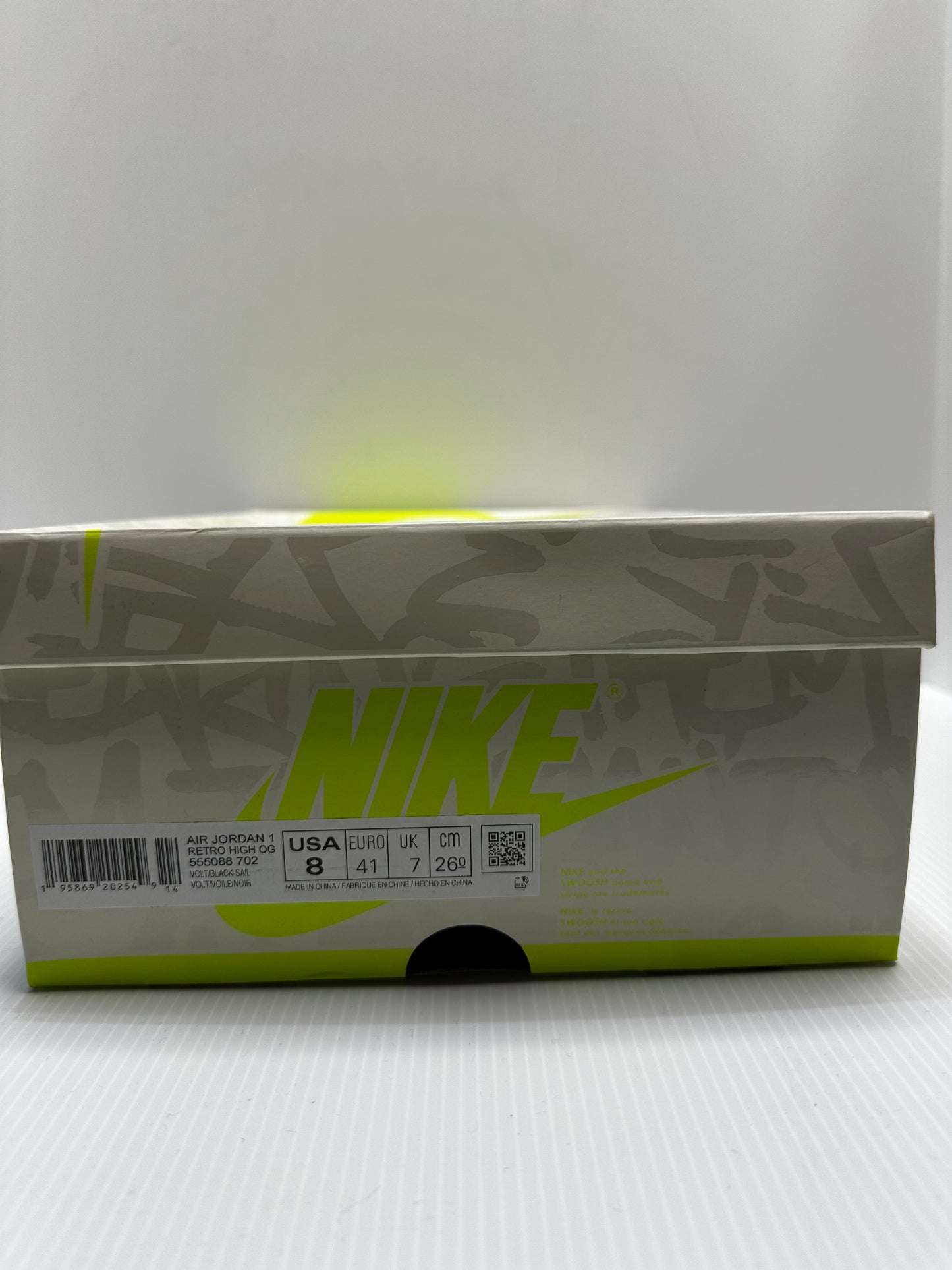 Air Jordan 1 Retro High OG Visionaire - Volt/Black/Sail