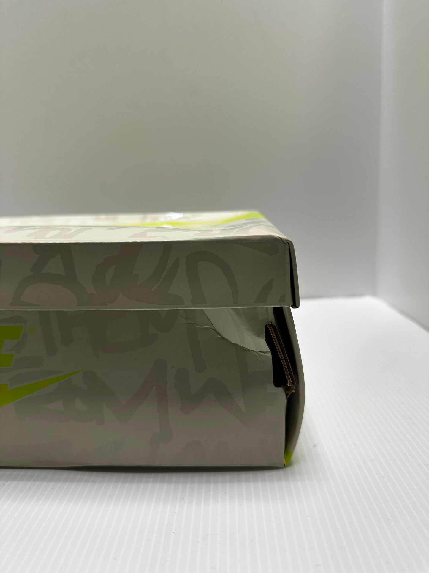 Air Jordan 1 Retro High OG Visionaire - Volt/Black/Sail