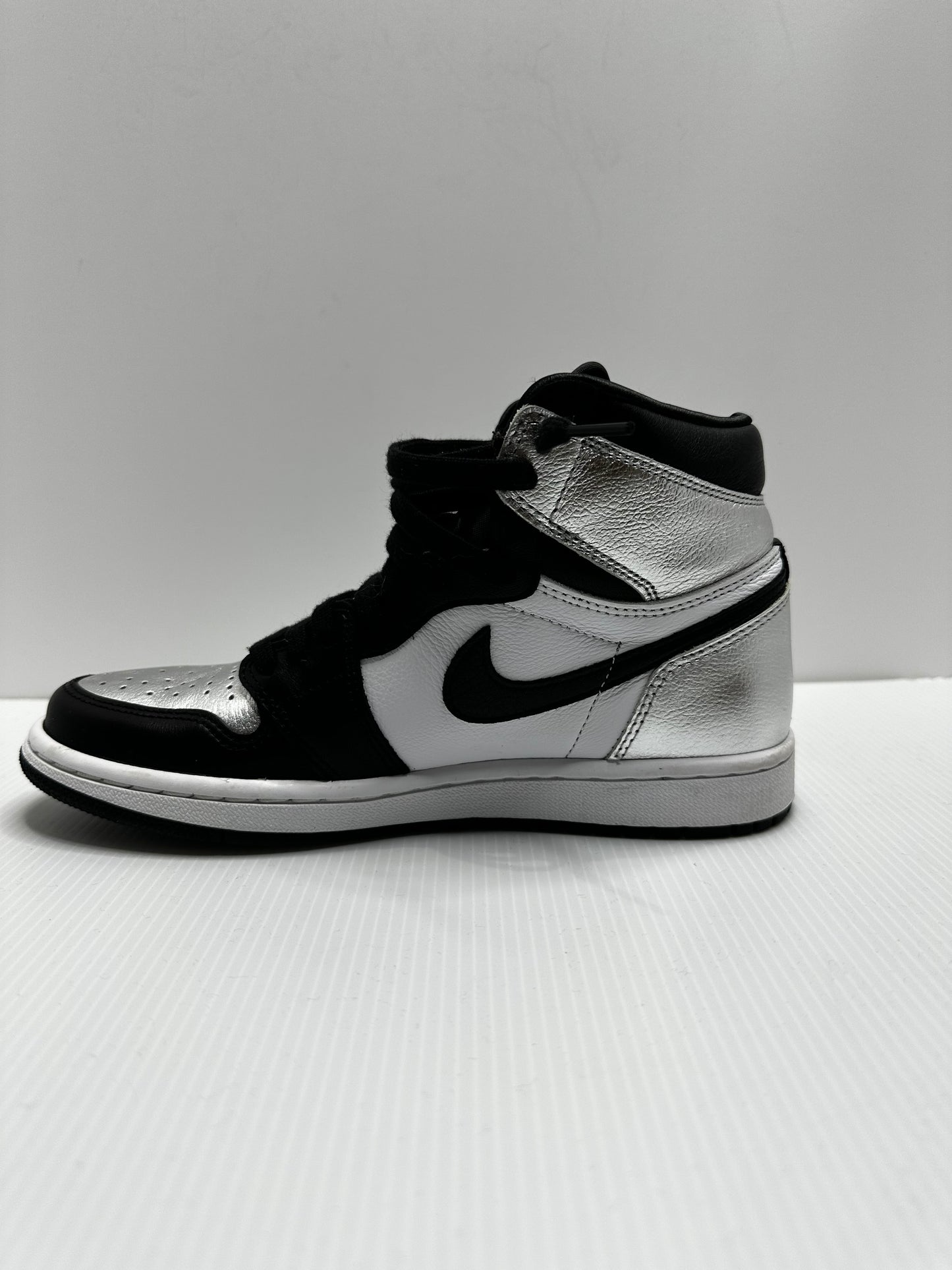 Preowned - Jordan 1 Retro High Silver Toe - Silver/Black