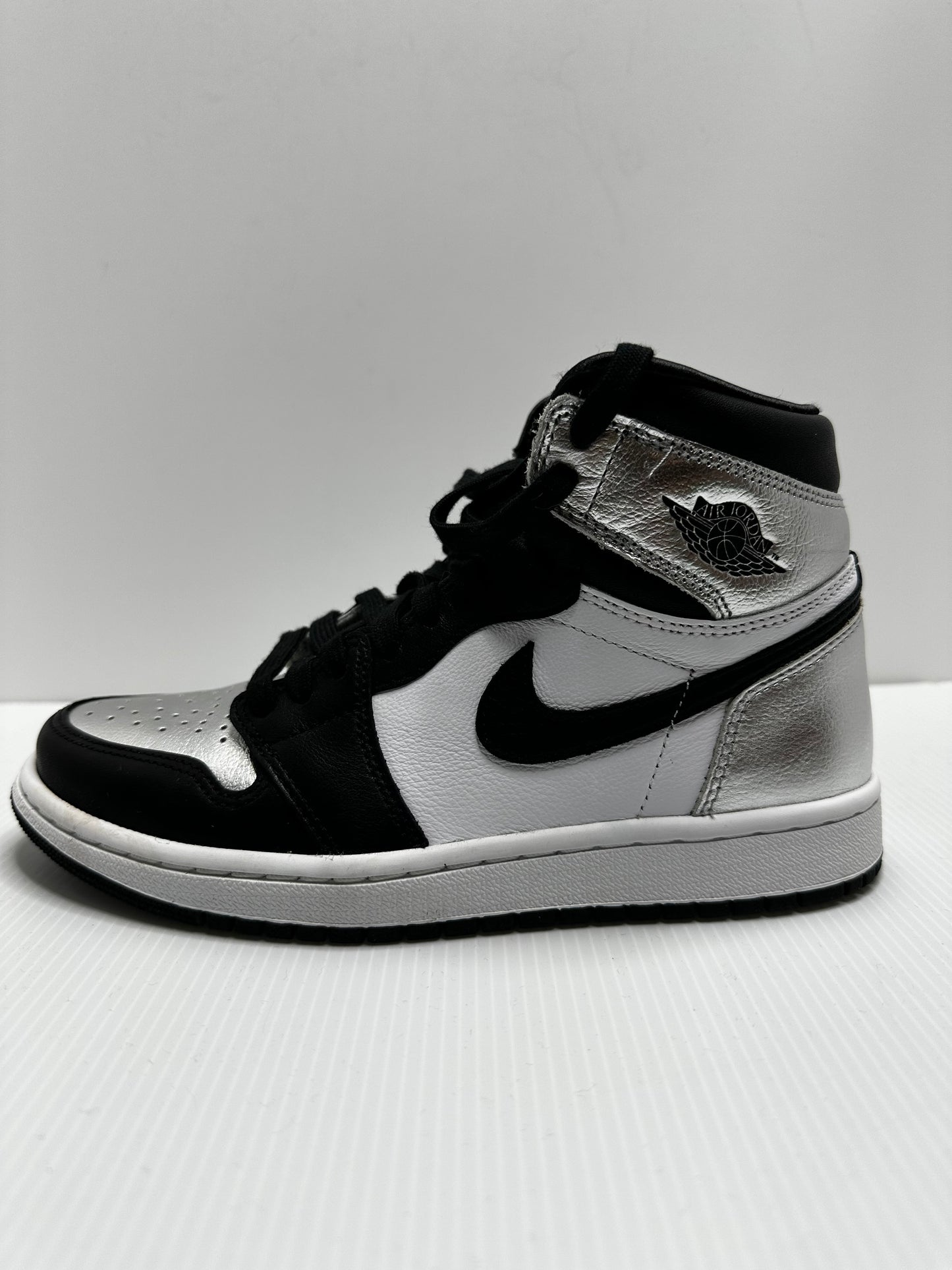 Preowned - Jordan 1 Retro High Silver Toe - Silver/Black