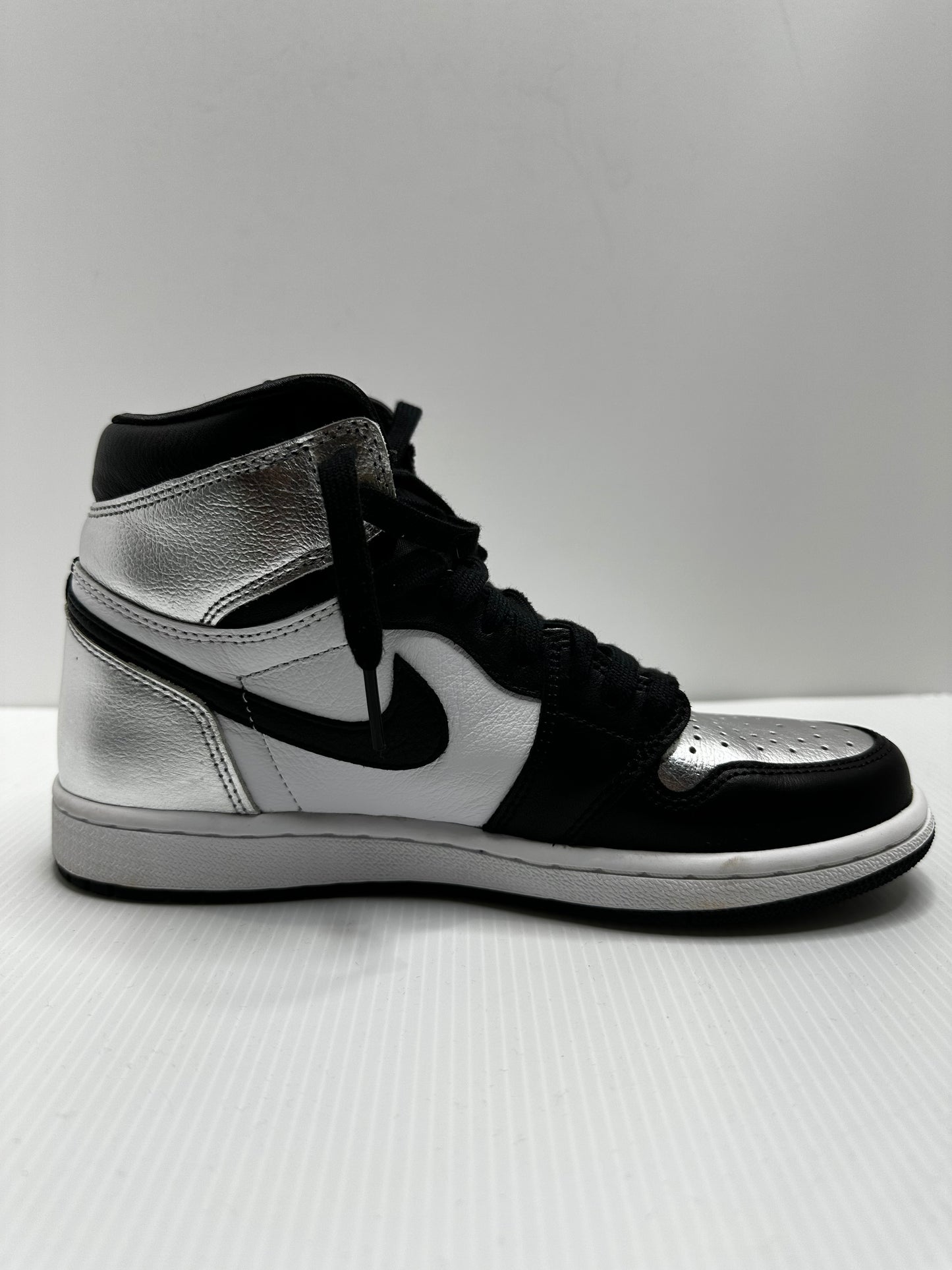 Preowned - Jordan 1 Retro High Silver Toe - Silver/Black