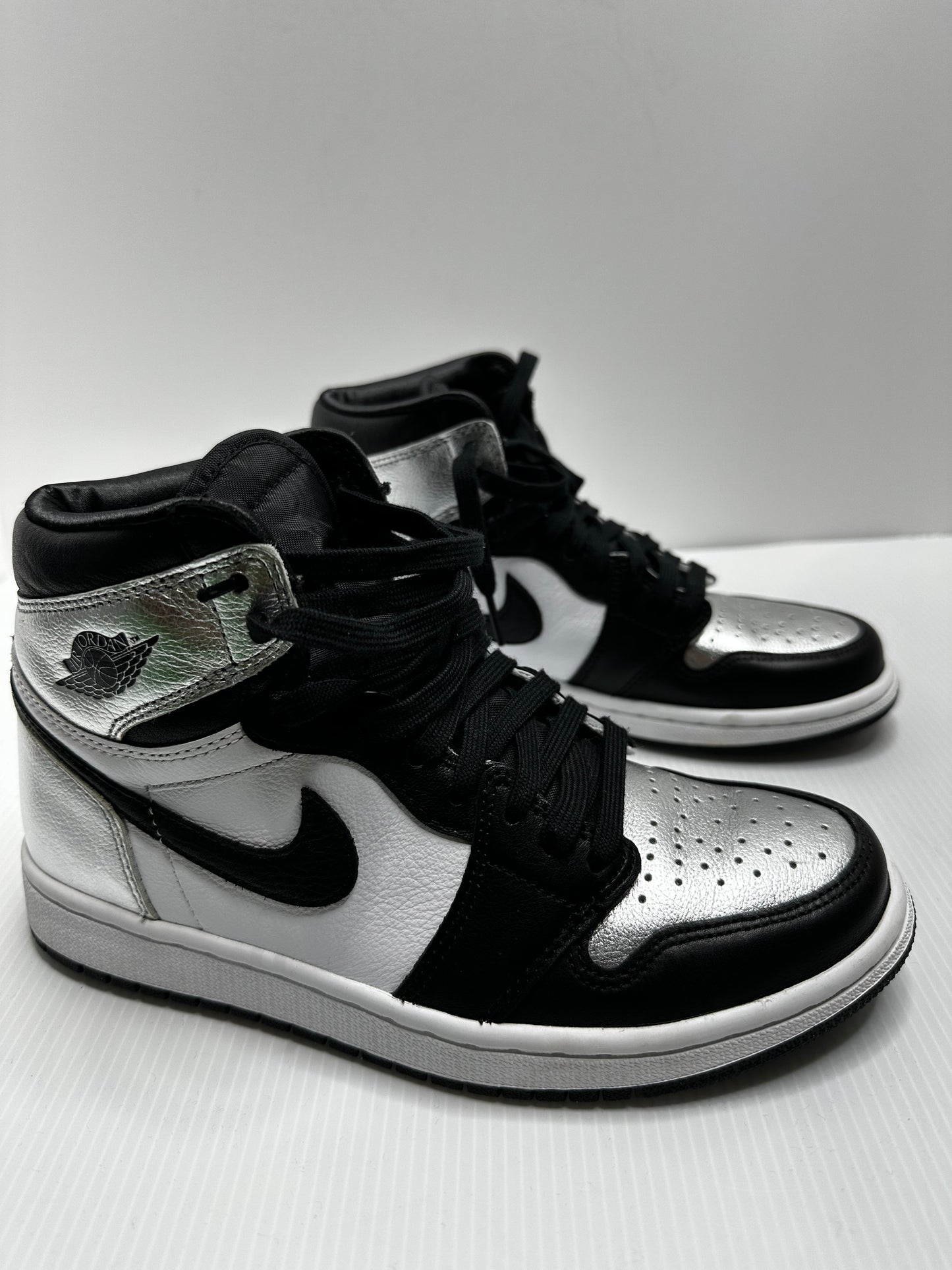 Preowned - Jordan 1 Retro High Silver Toe - Silver/Black
