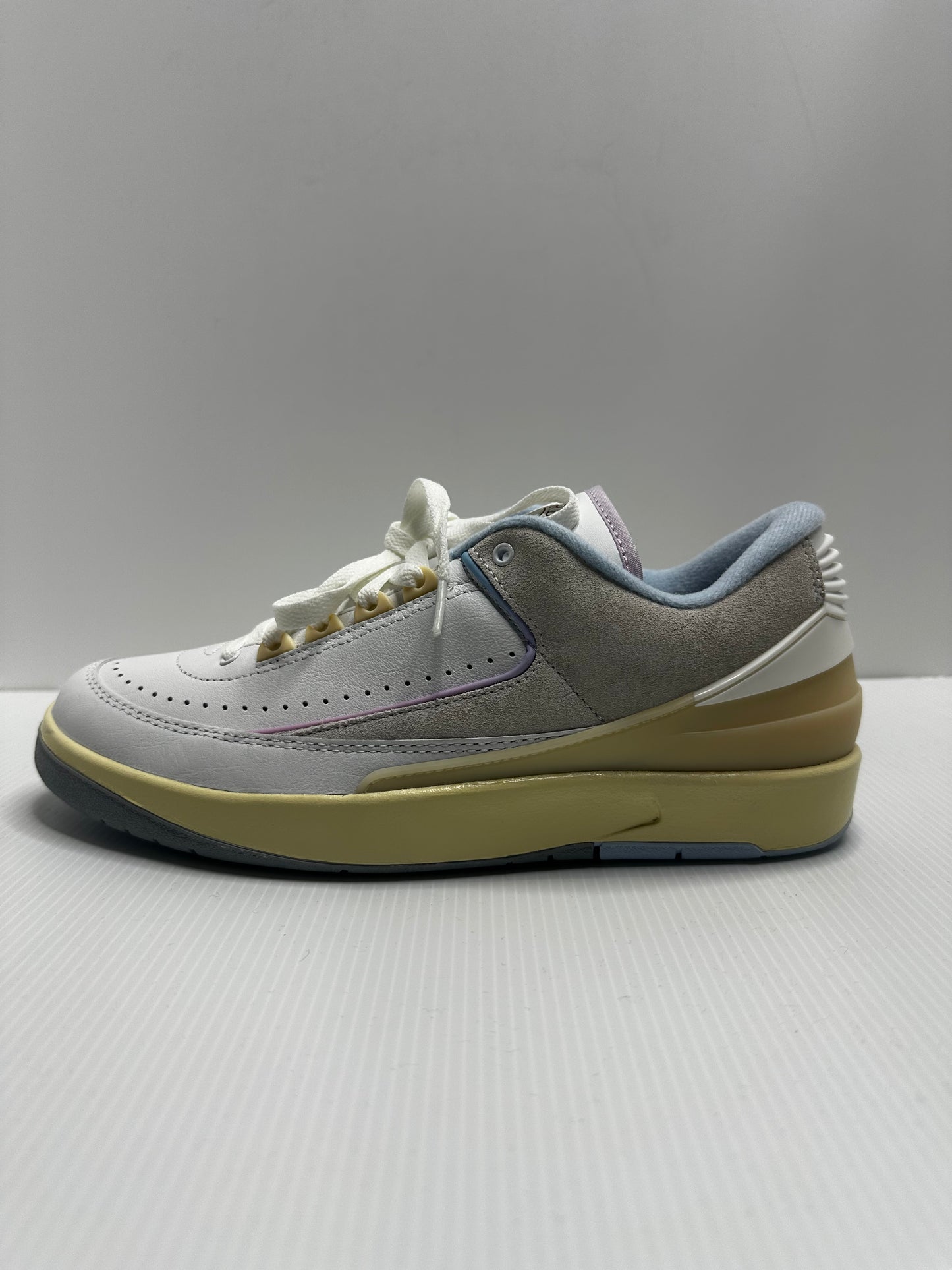 Air Jordan 2 Low (Women's) 'Look, Up in the Air' - Summit White/Varsity Red/Ice Blue