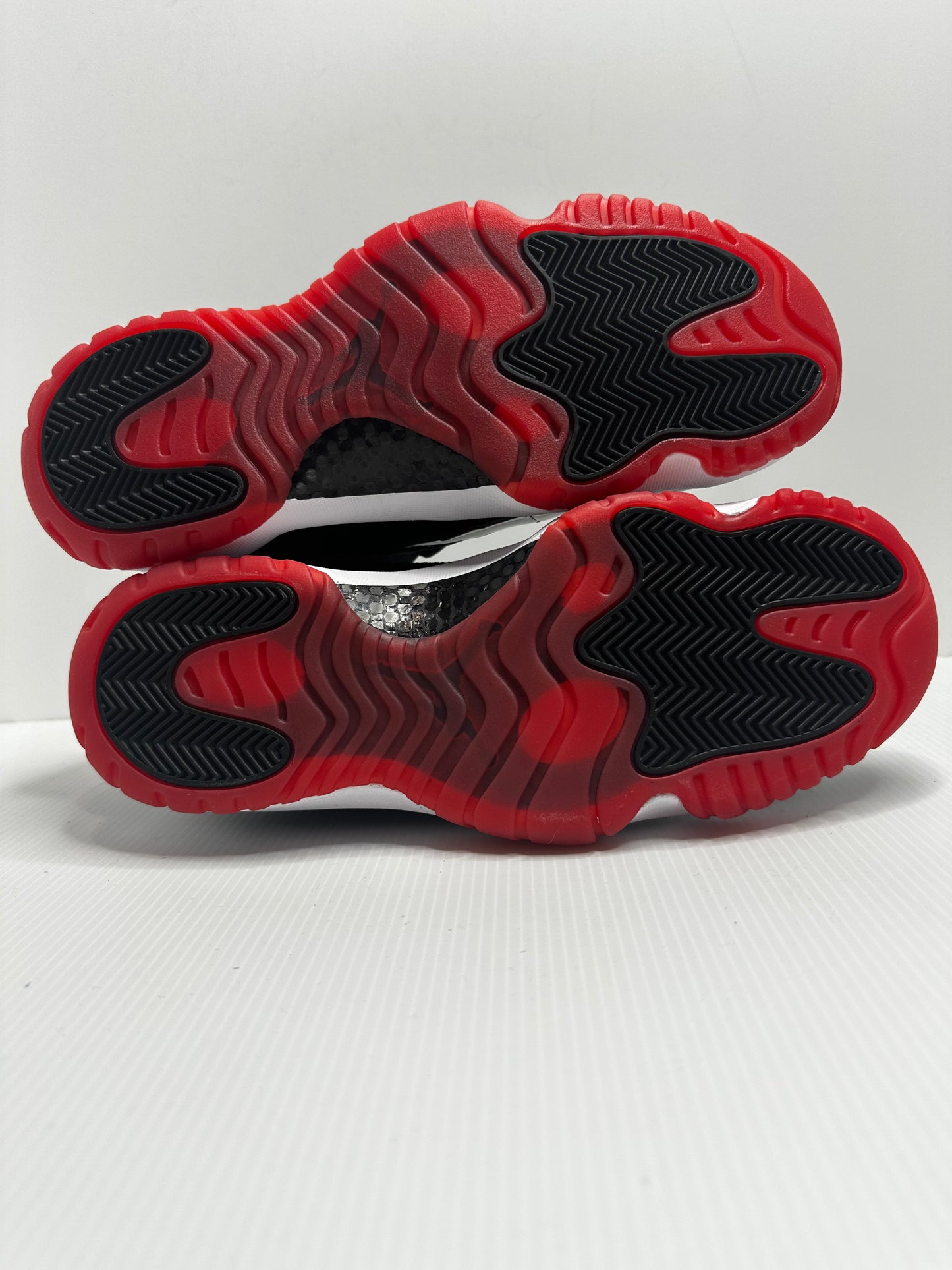 Jordan 11 Retro Low Bred (2025) - Black/Red/White
