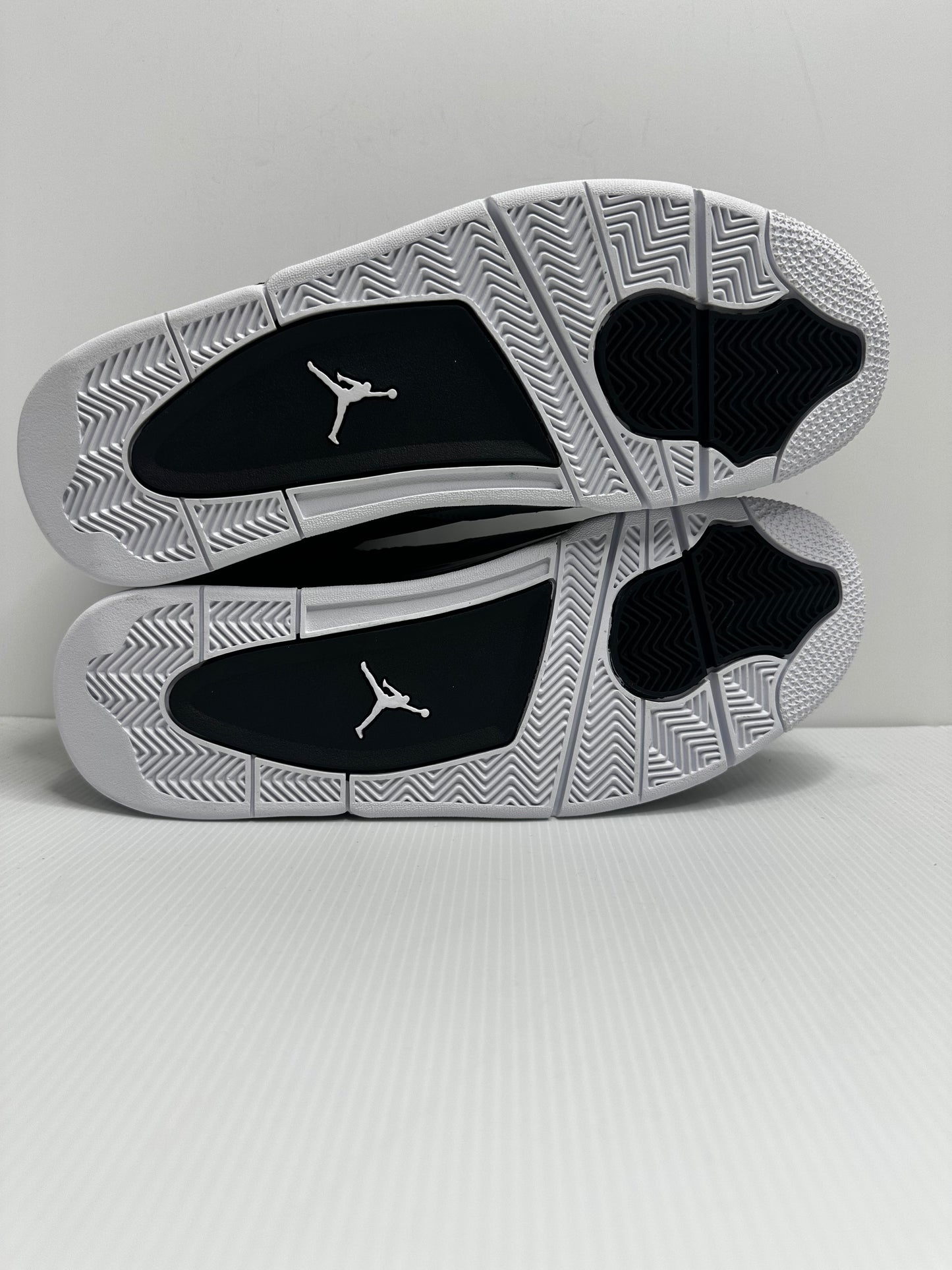 Jordan 4 Retro Fear (2024) - Black/Grey/White