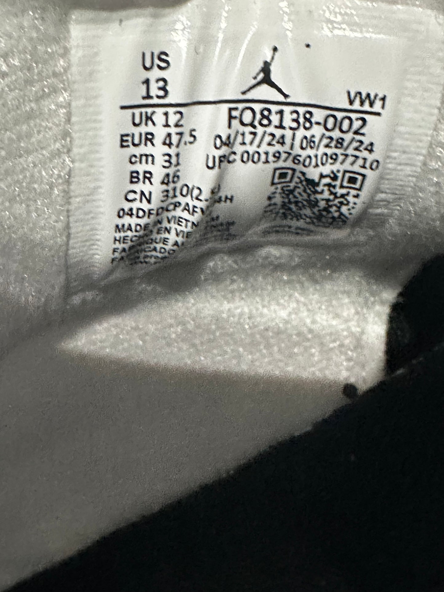 Jordan 4 Retro Fear (2024) - Black/Grey/White