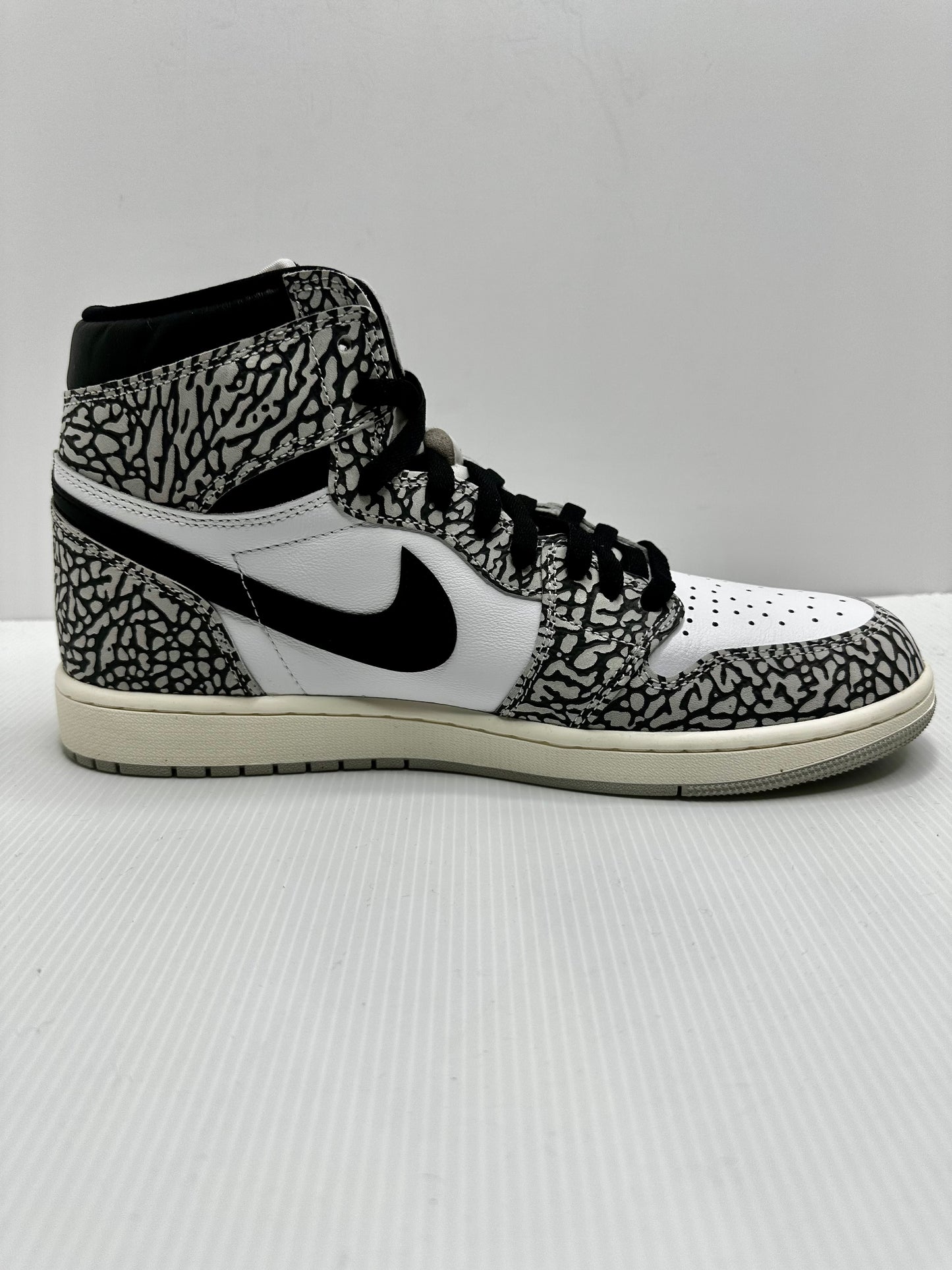 Preowned Jordan 1 Retro High OG White Cement