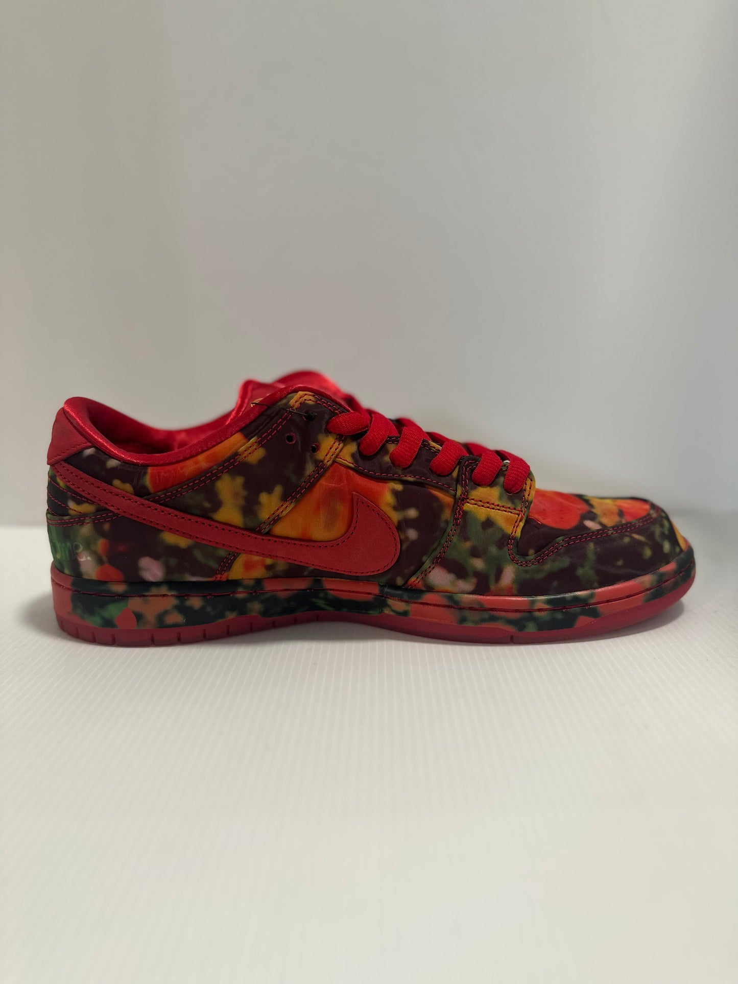 Nike SB Dunk Low The Wizard of Oz Poppy Field