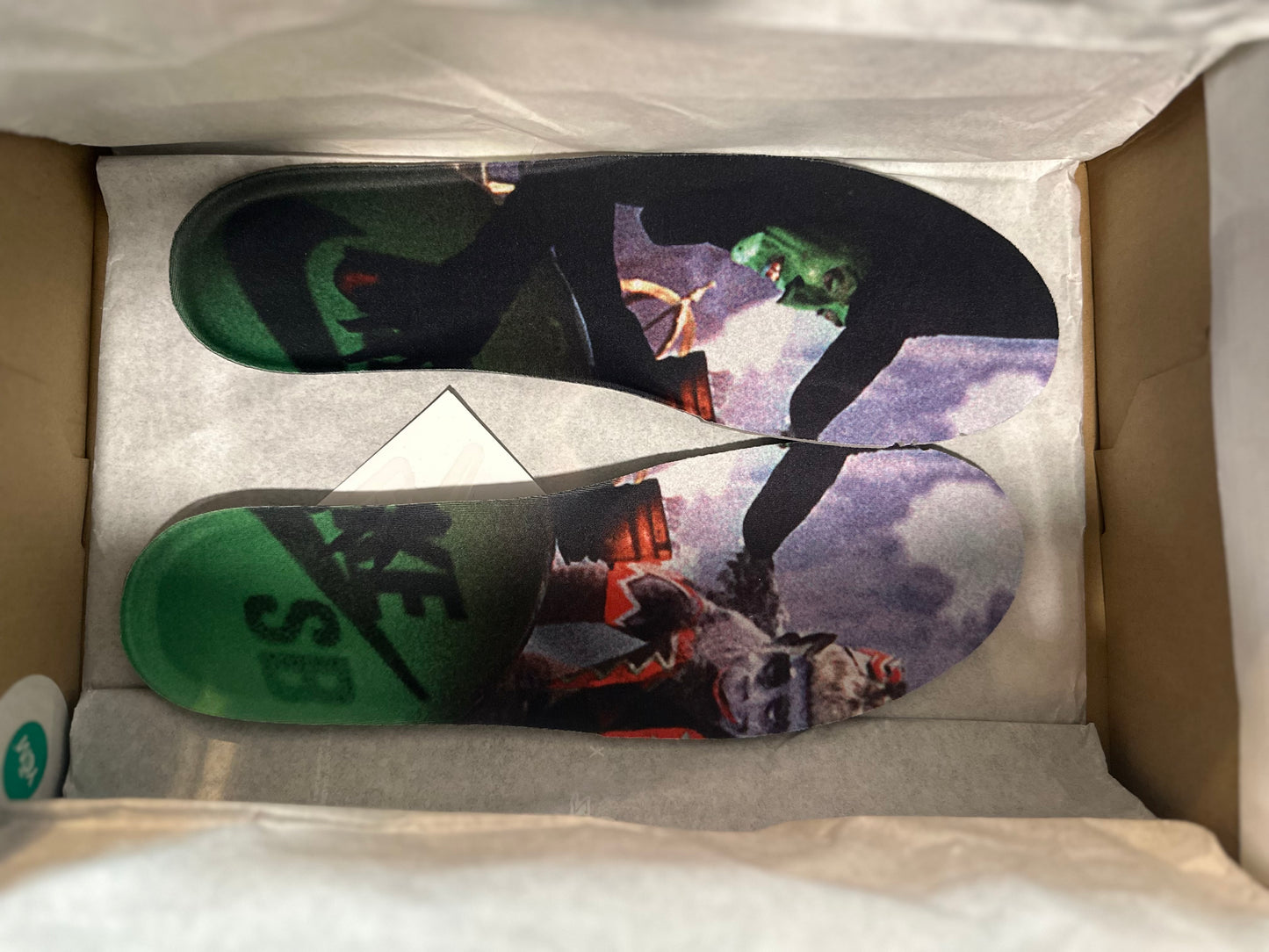 Nike SB Dunk Low The Wizard of Oz Poppy Field