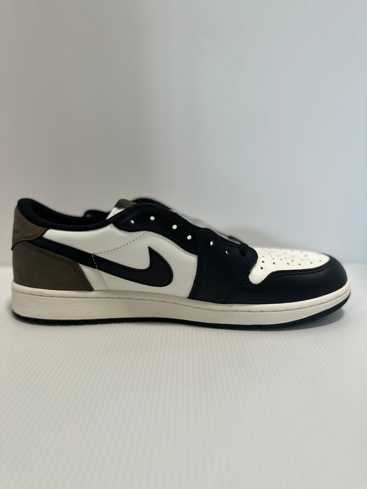 Jordan 1 Retro Low OG Mocha