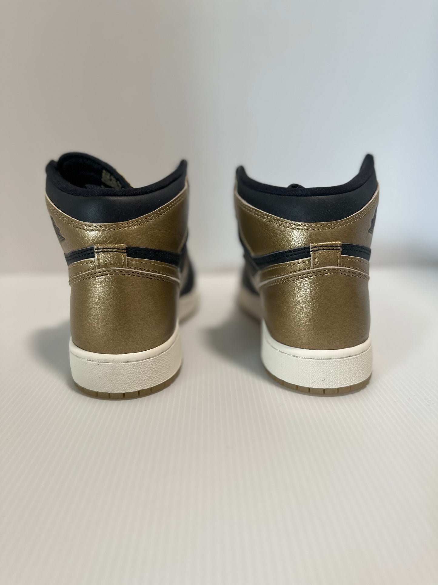 Jordan 1 Retro High OG Black Metallic Gold (GS)