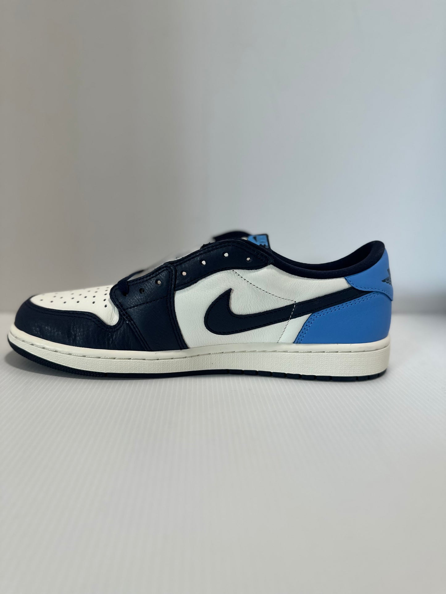 Jordan 1 Low OG Obsidian UNC