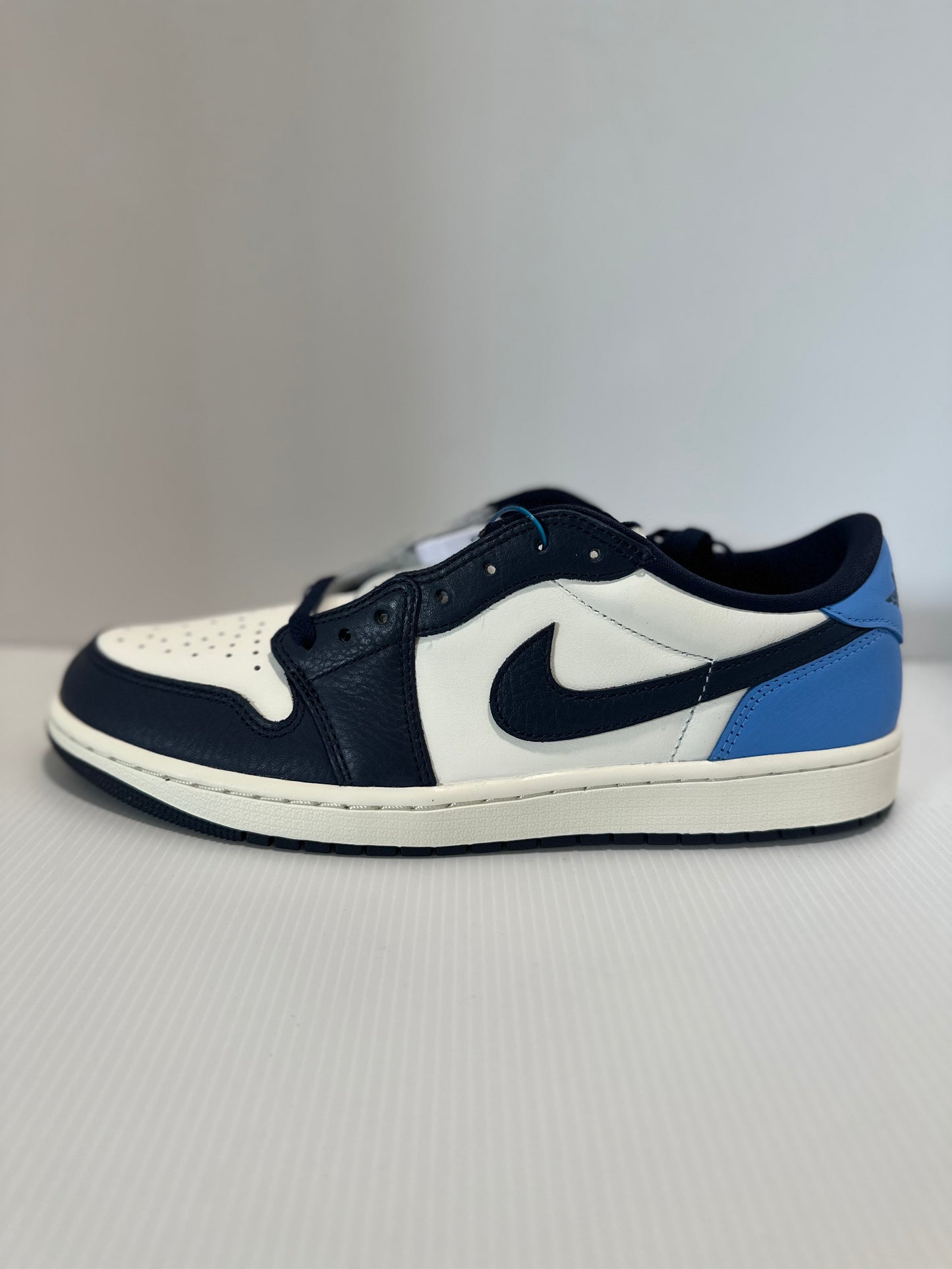 Jordan 1 Low OG Obsidian UNC