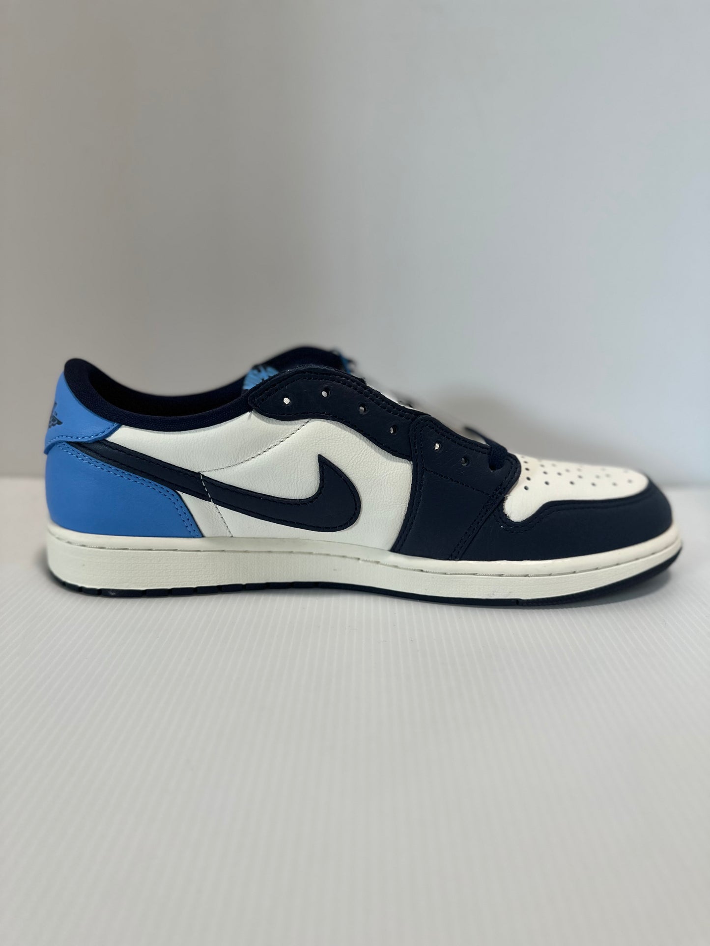 Jordan 1 Low OG Obsidian UNC