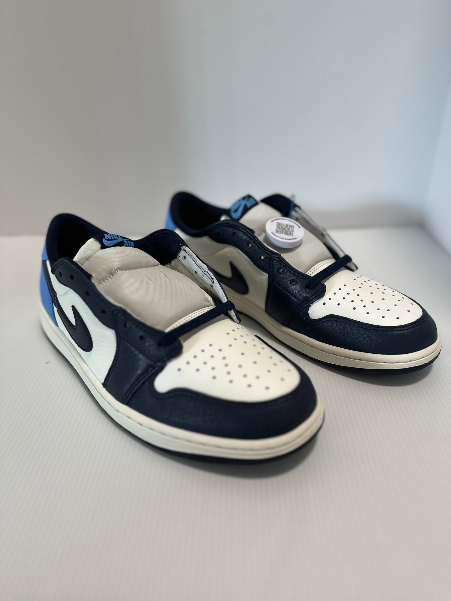 Jordan 1 Low OG Obsidian UNC