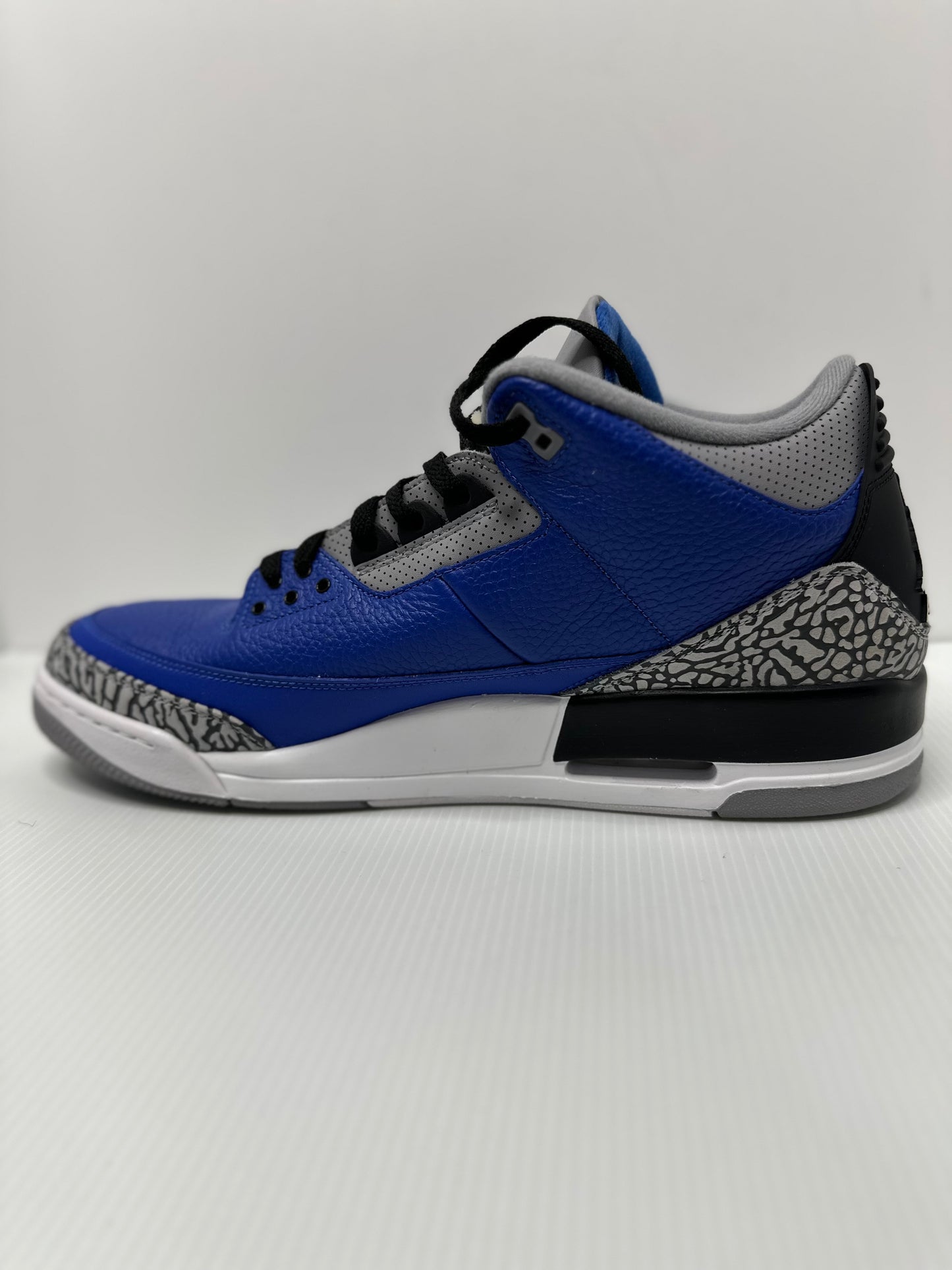 Preowned Jordan 3 Retro Varsity Royal Cement