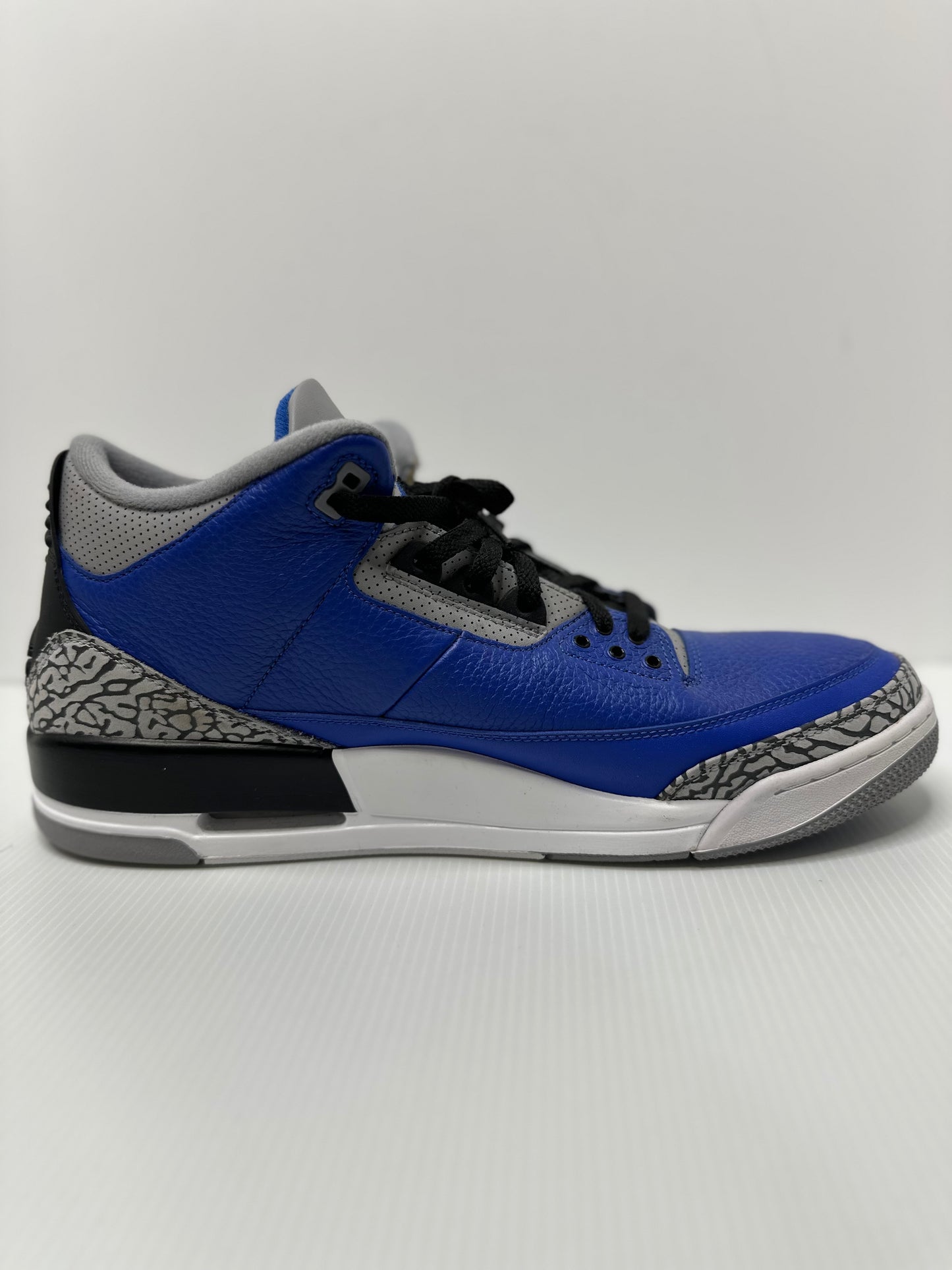 Preowned Jordan 3 Retro Varsity Royal Cement