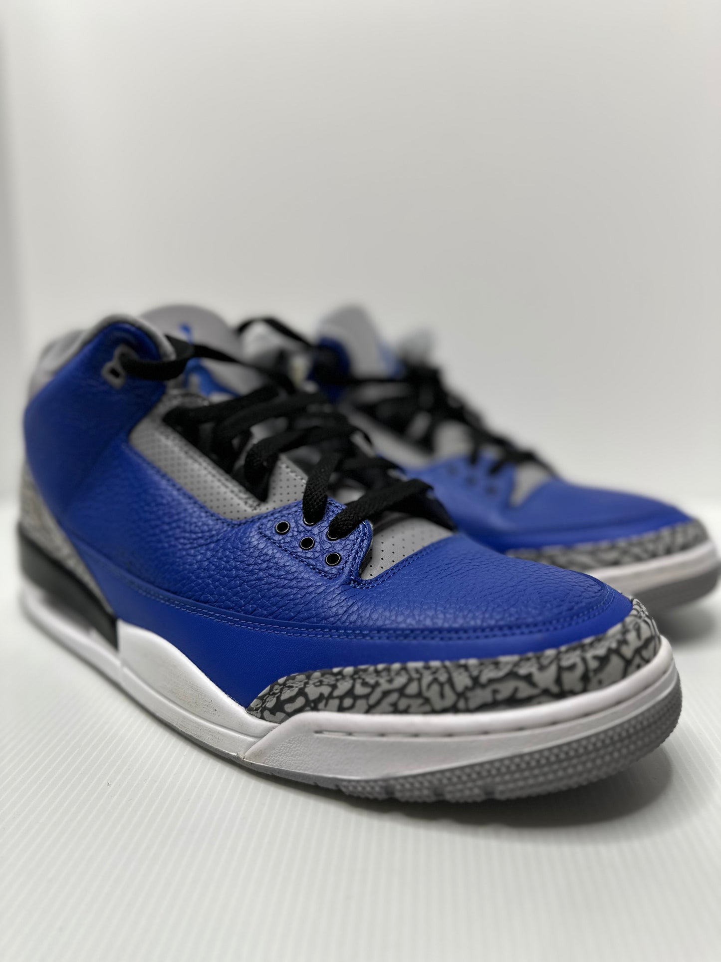 Preowned Jordan 3 Retro Varsity Royal Cement