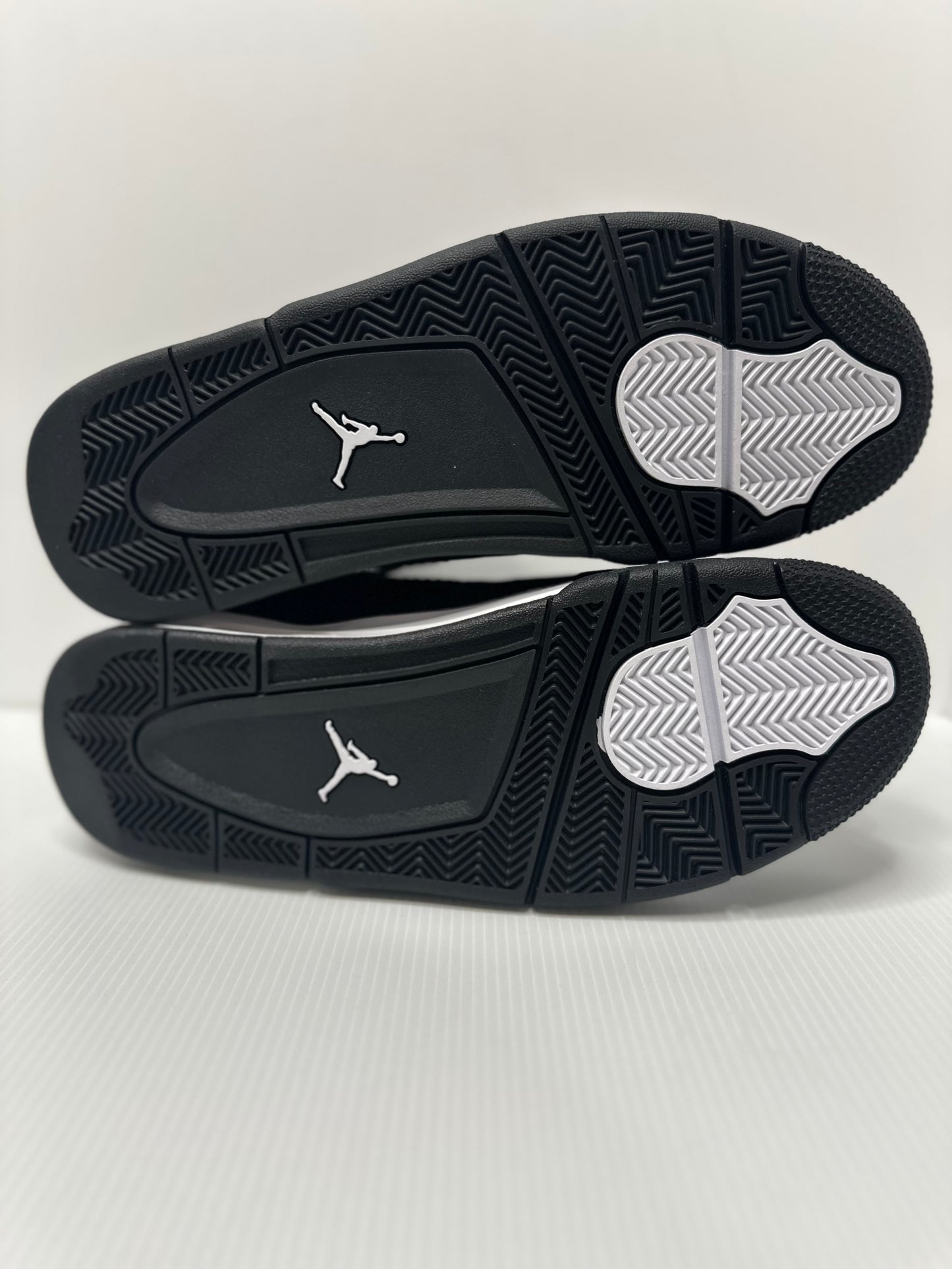 Jordan 4 Retro White Thunder