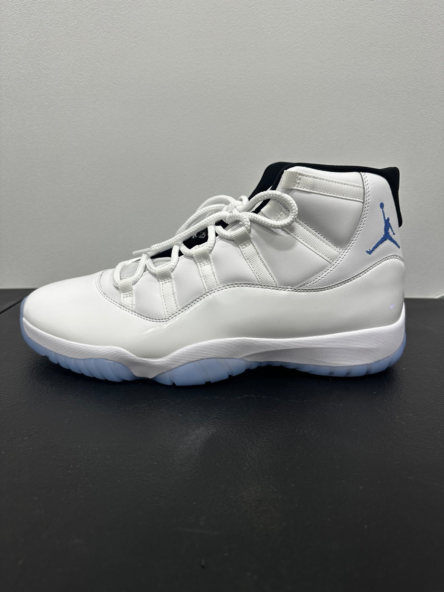 Jordan 11 Retro Legend Blue (2024)