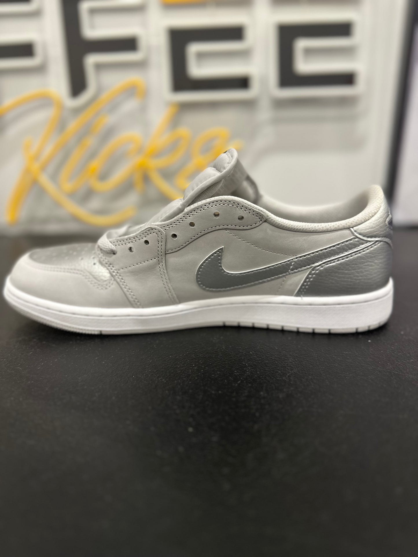 Jordan 1 Low OG Metallic Silver