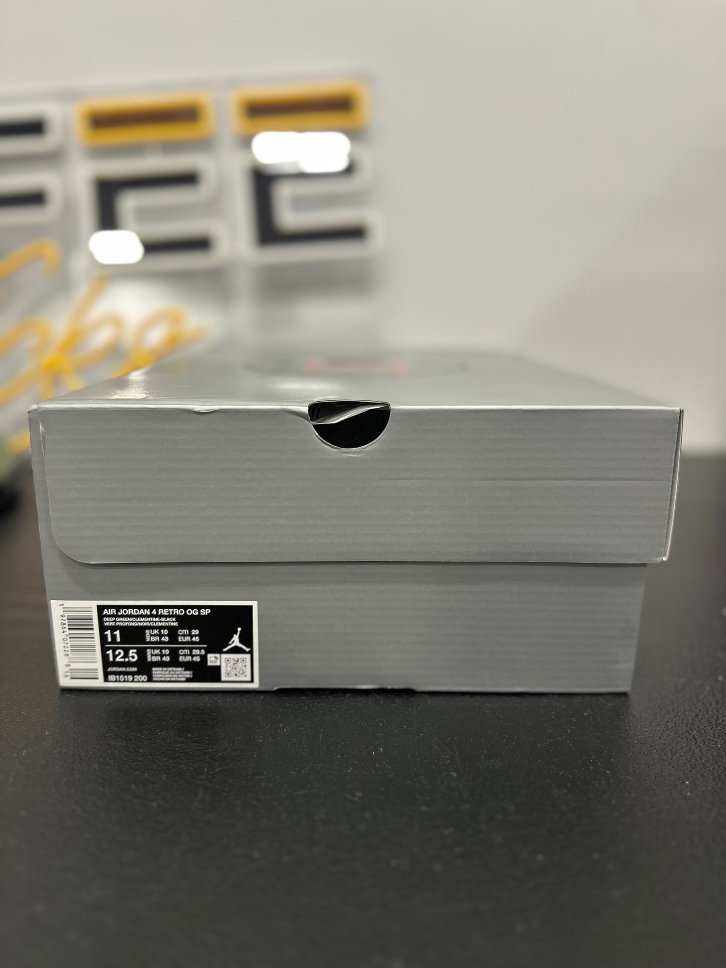 Jordan 4 Retro OG SP Undefeated (2025)