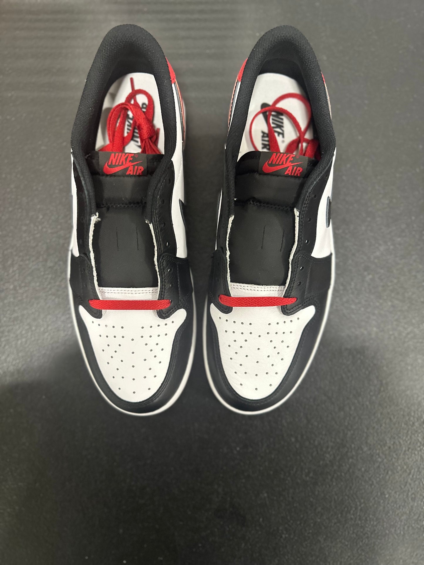 Jordan 1 Retro Low OG Black Toe (2023)