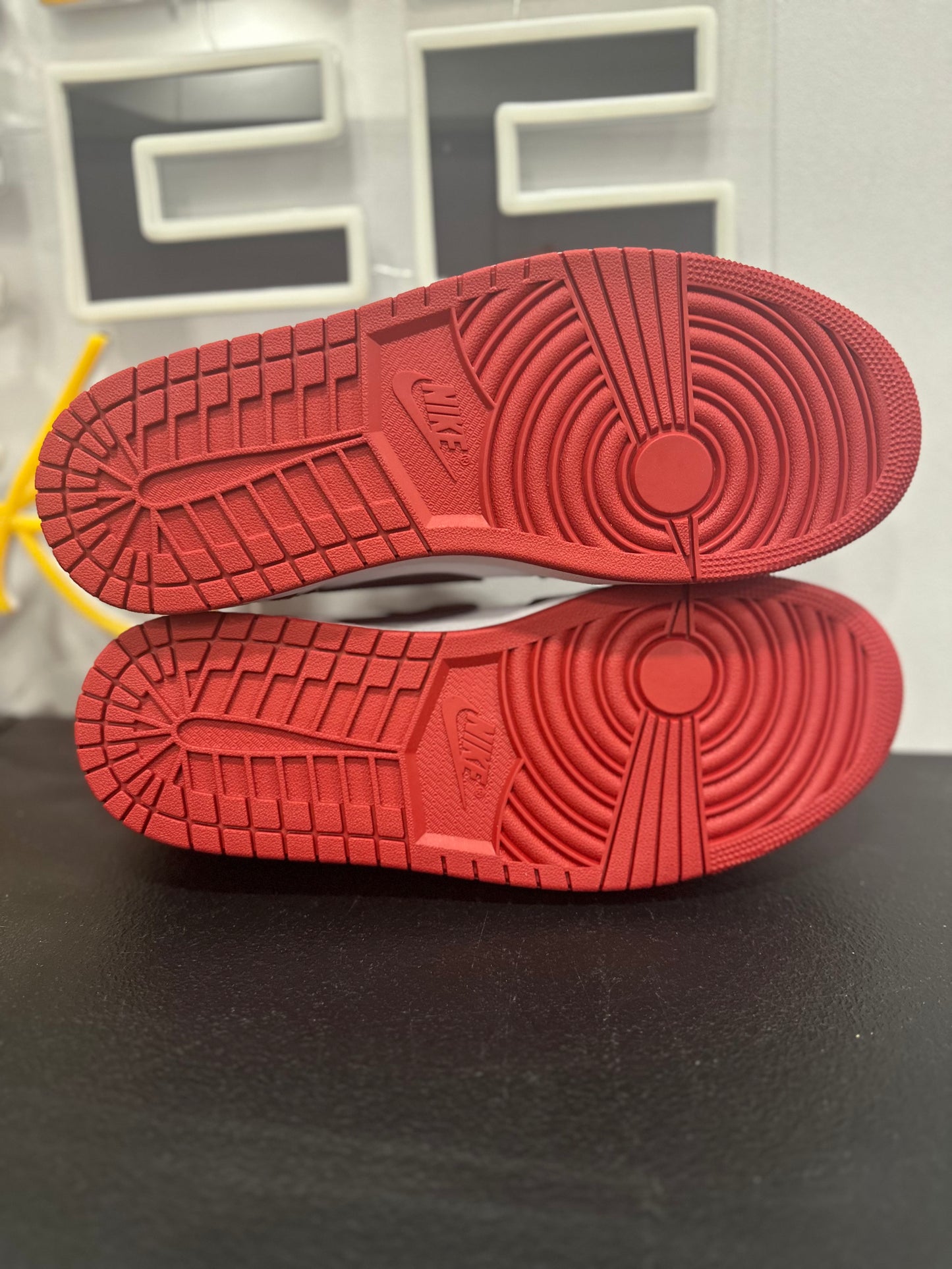 Jordan 1 Retro Low OG Black Toe (2023)