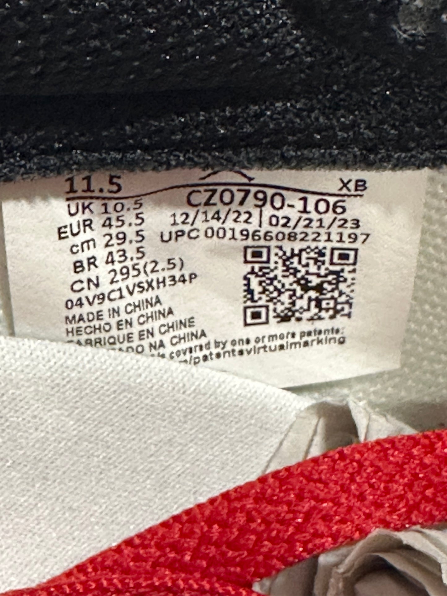 Jordan 1 Retro Low OG Black Toe (2023)