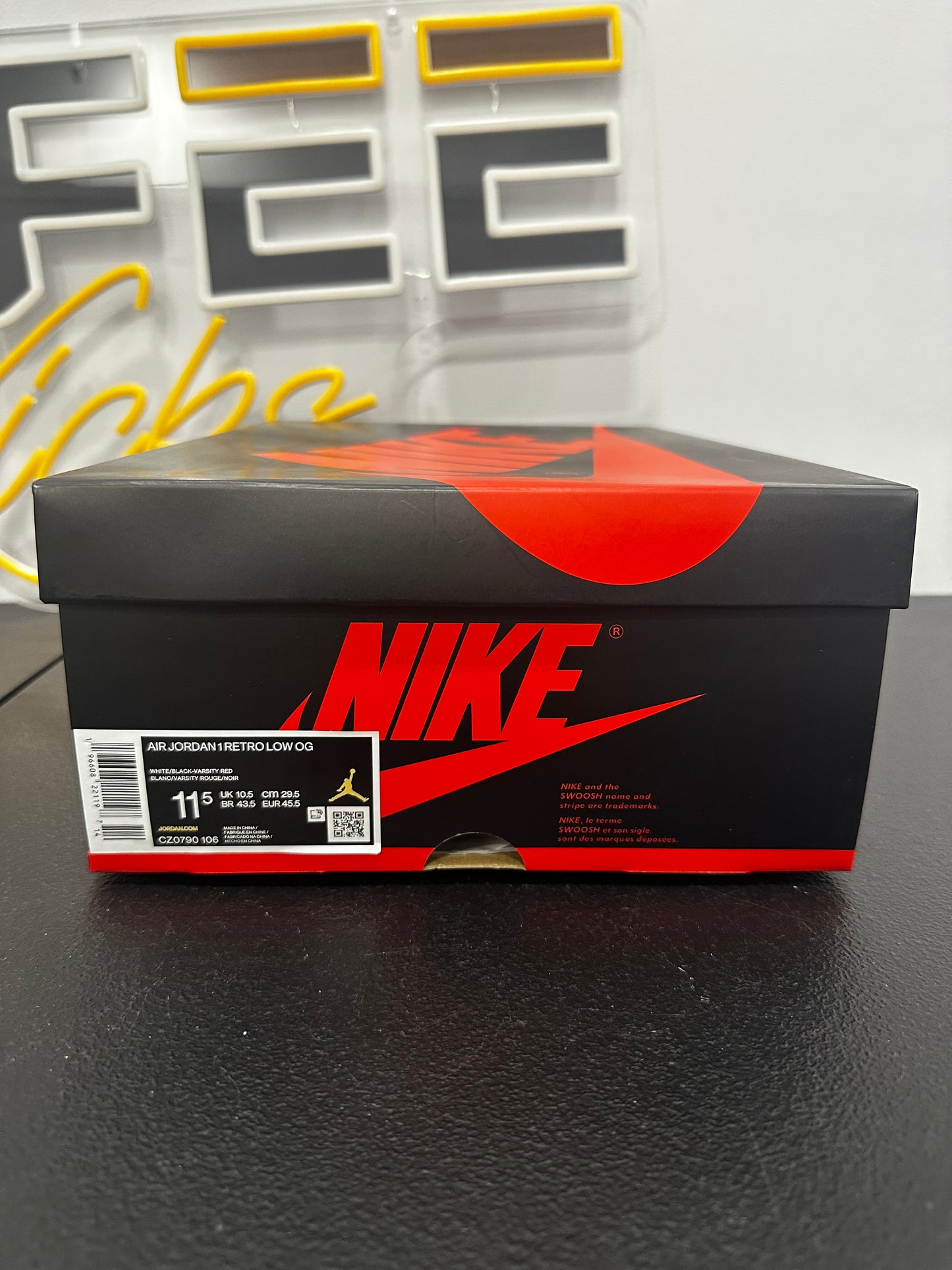 Jordan 1 Retro Low OG Black Toe (2023)