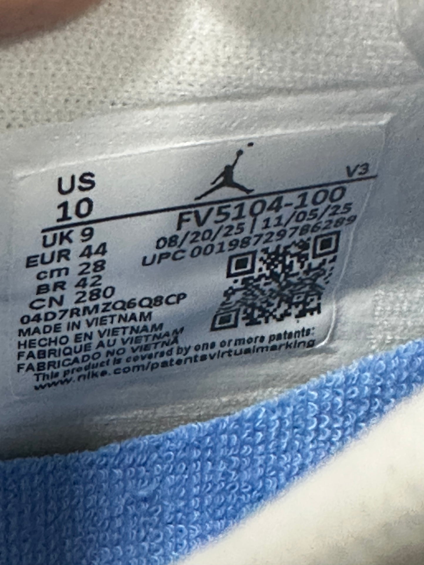 Jordan 11 Retro Low University Blue (2026)